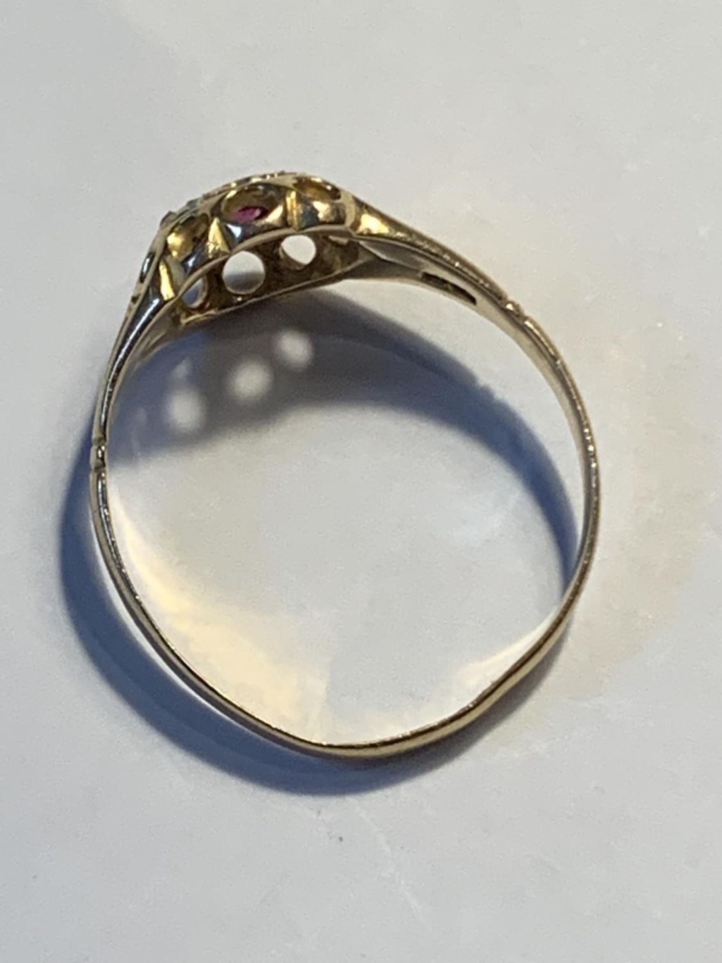 AN 18 CARAT GOLD RING WITH CENTRE RUBY SURROUNDED BY SEVEN DIAMONDS SIZE Q/R GROSS WEIGHT 2.58 GRAMS - Image 3 of 3