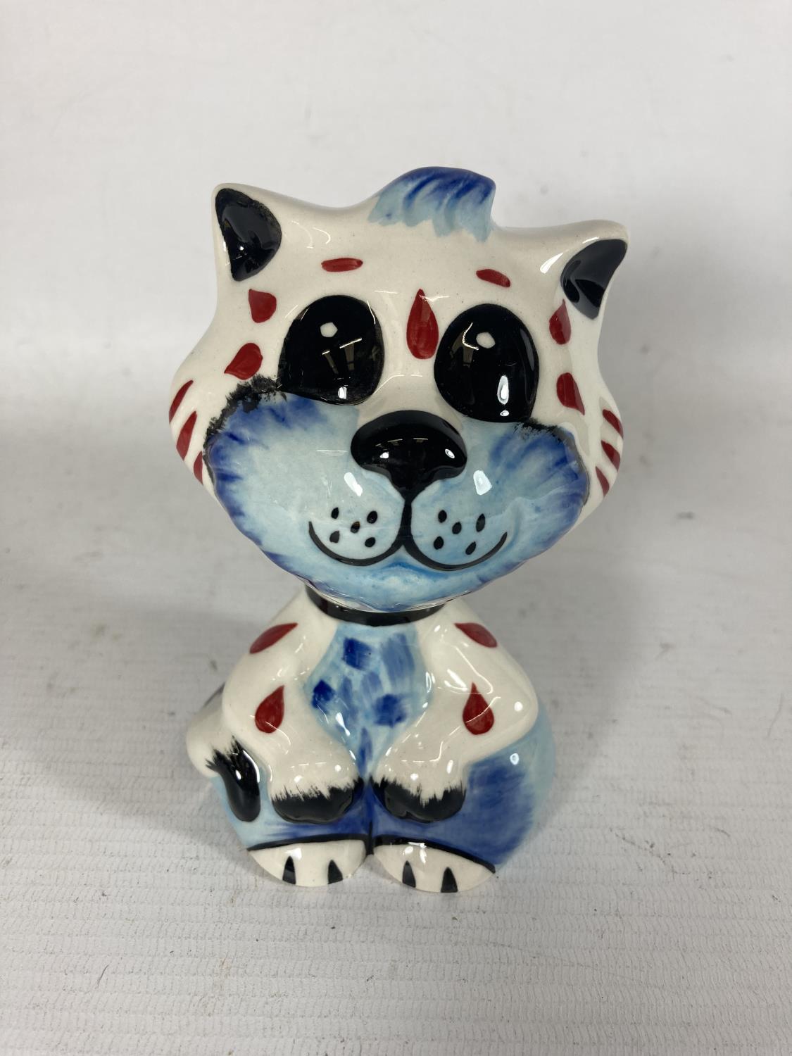 A LORNA BAILEY HANDPAINTED AND SIGNED CAT - TAD