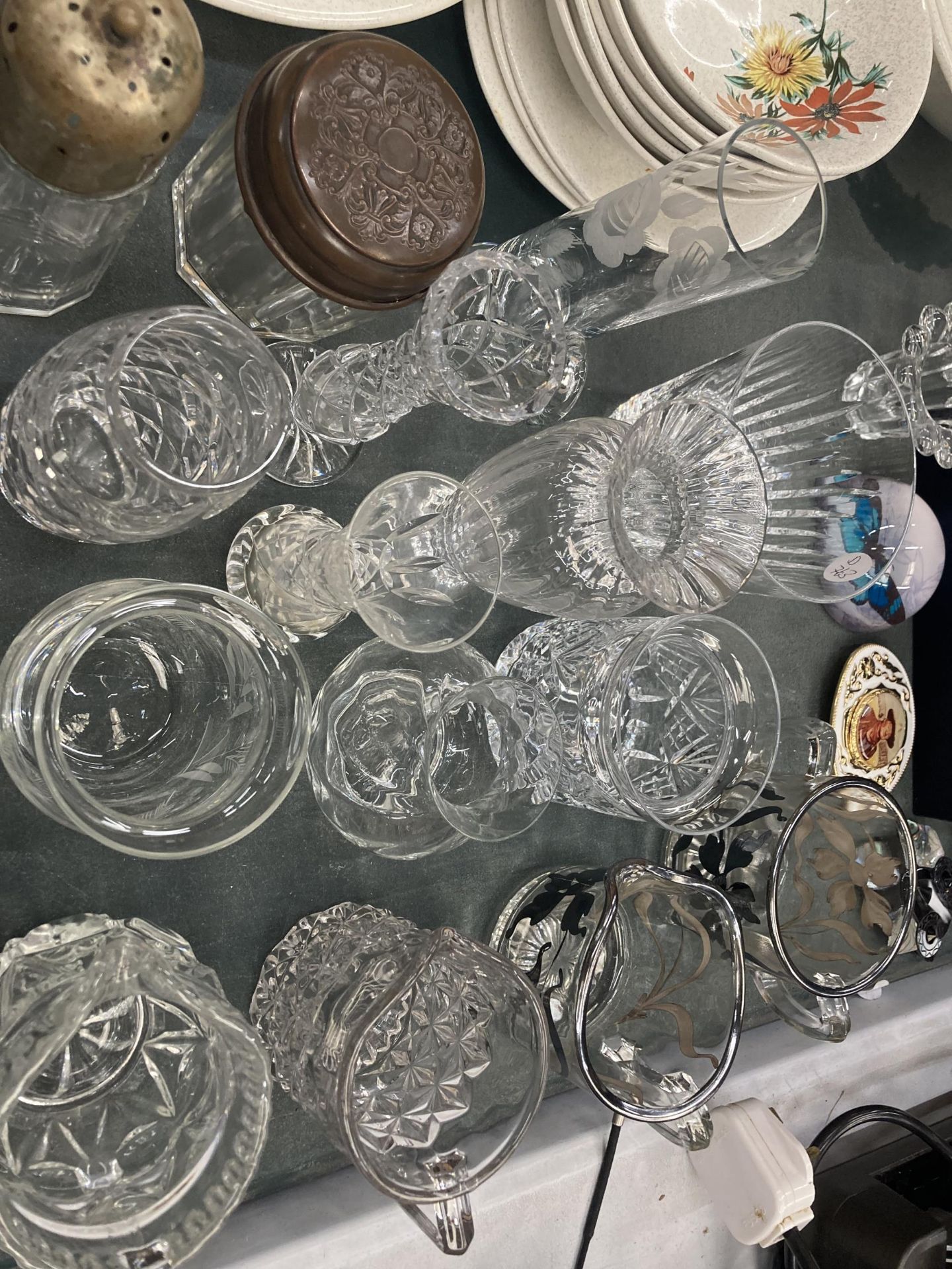 A COLLECTION OF CUT GLASS ITEMS, ART GLASS PAPERWEIGHT ETC - Image 2 of 5