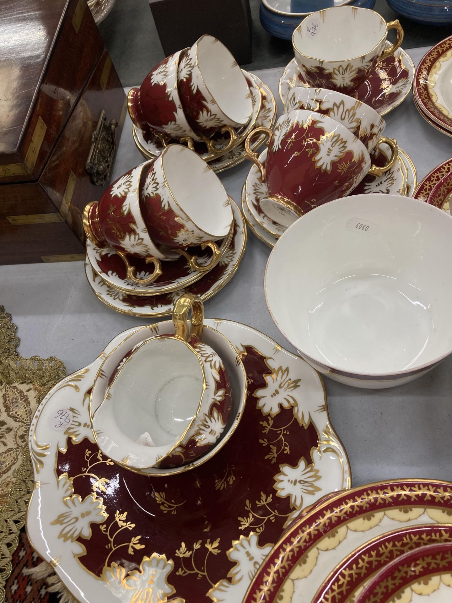 A LARGE ROYAL LEIGHTON VINTAGE PART DINNER SERVICE - Image 3 of 4