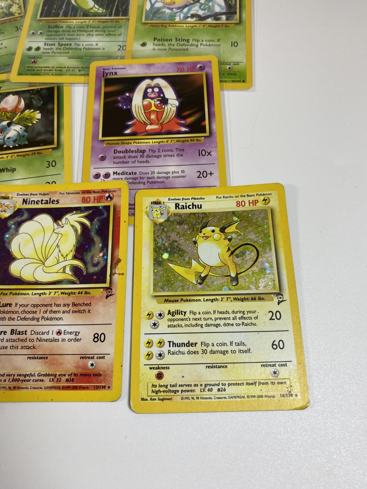 A COLLECTION OF 1999 POKEMON BASE SET CARDS, 1ST EDITION HOLO MACHAMP AND OTHER HOLOS, RAICHU, - Image 4 of 6