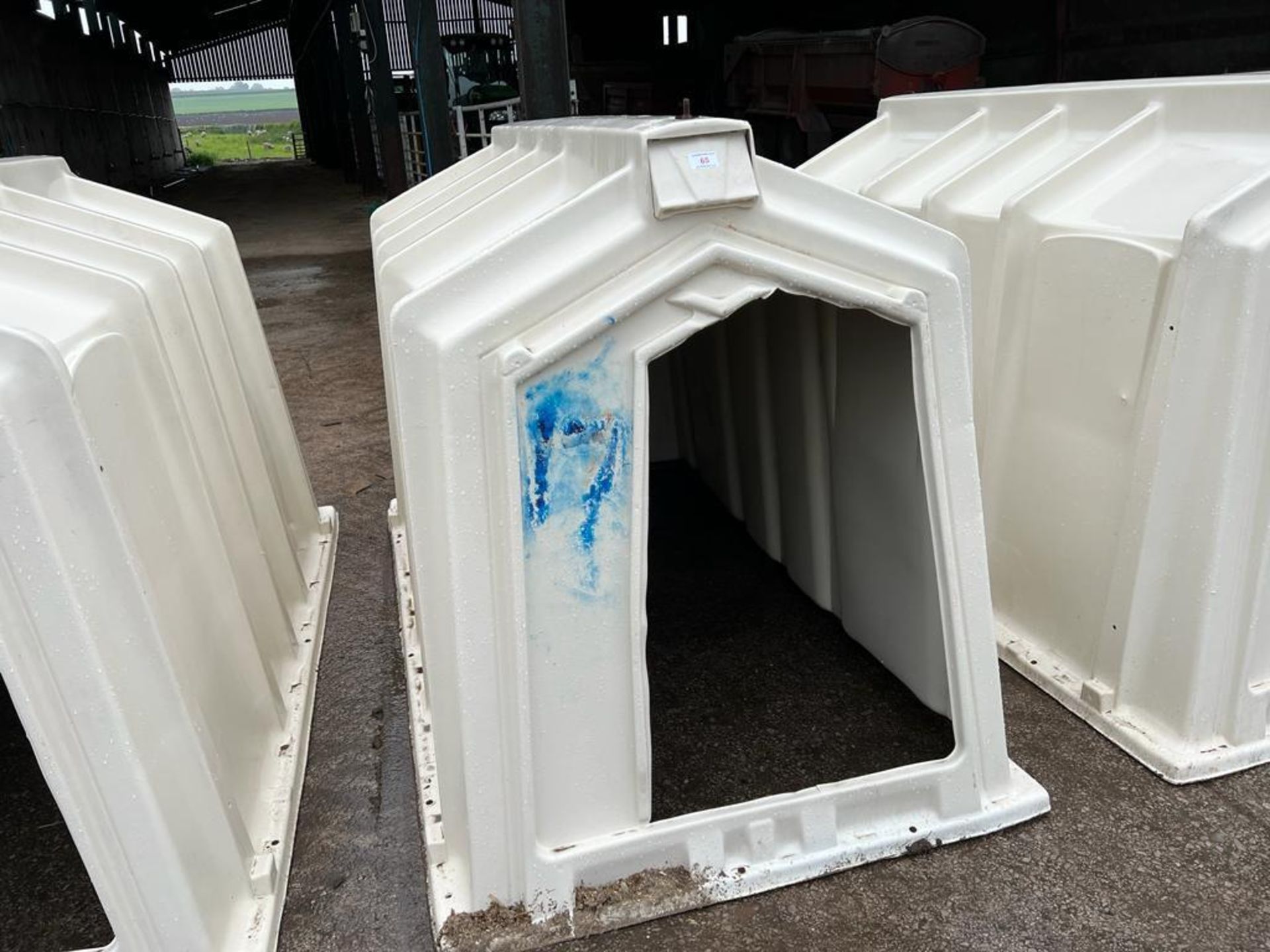 A CARFOTEL SINGLE CALF HUTCH + VAT