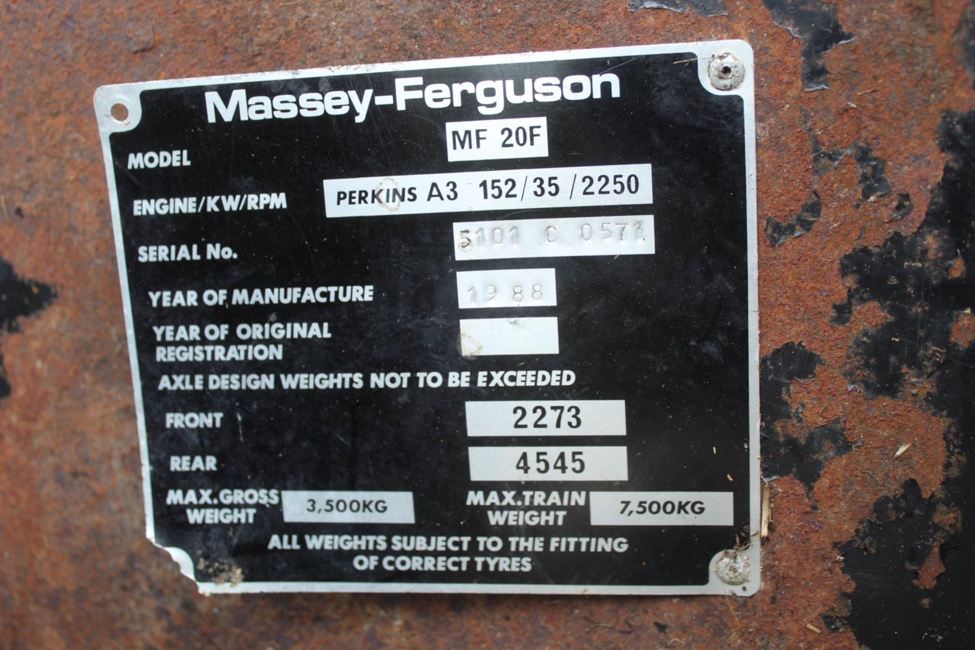 A MASSEY FERGUSON 20F 2WD INDUSTRIAL TRACTOR NO V5 SERIAL NUMBER 5101 C 0571 BELIEVED 1988 ONE OWNER - Image 8 of 9