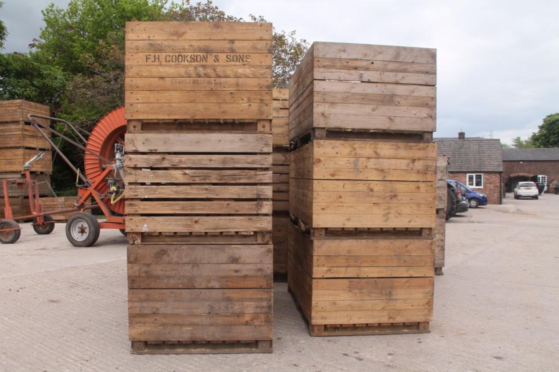 20 WOODEN ONE TON POTATO BOXES (AS SEEN) + VAT ** TO BE SOLD PER BOX & NOT FOR THE WHOLE*** - Image 2 of 3