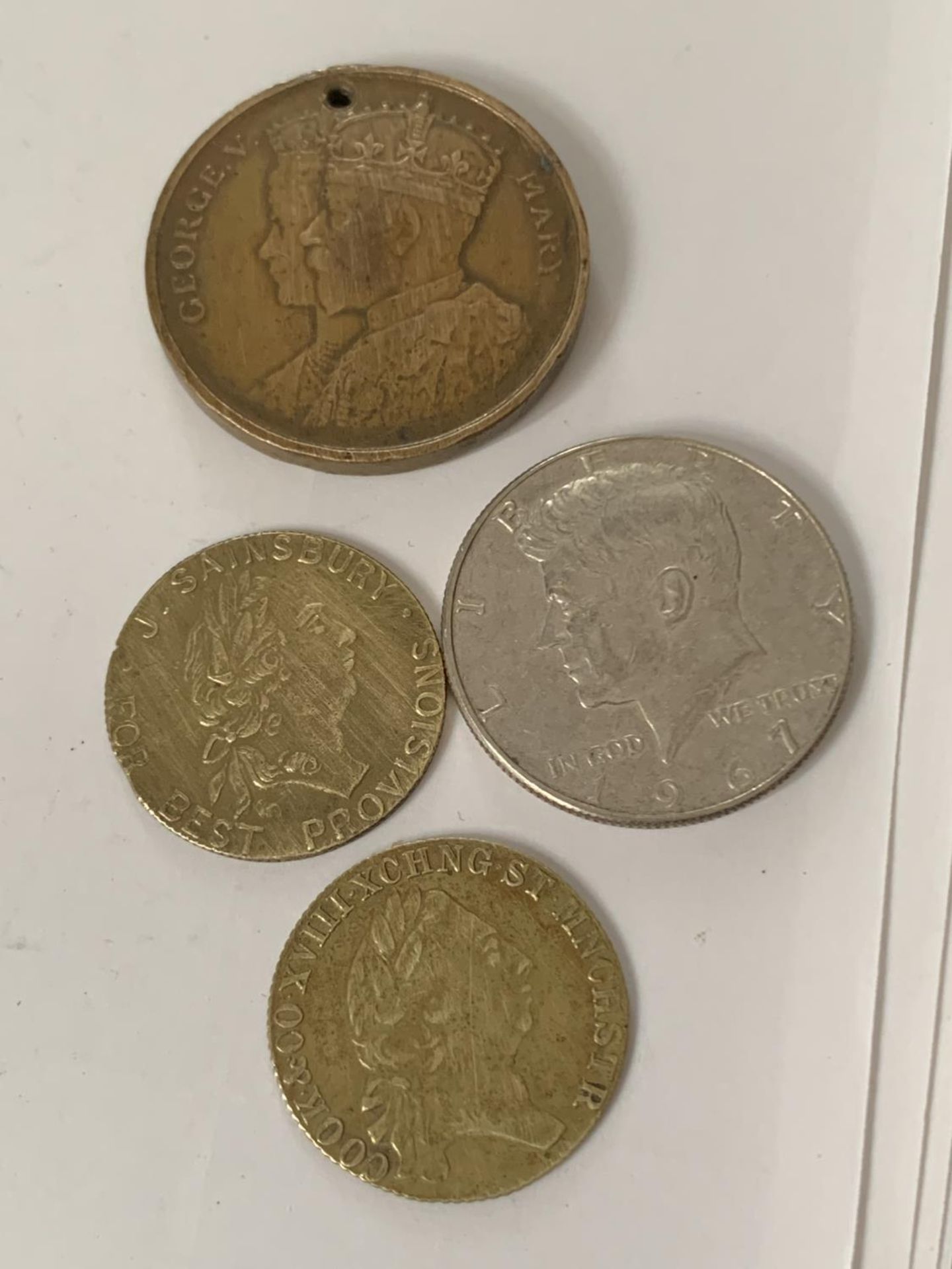 VARIOUS FOREIGN COINS AND COPY GUINEAS - Image 4 of 5