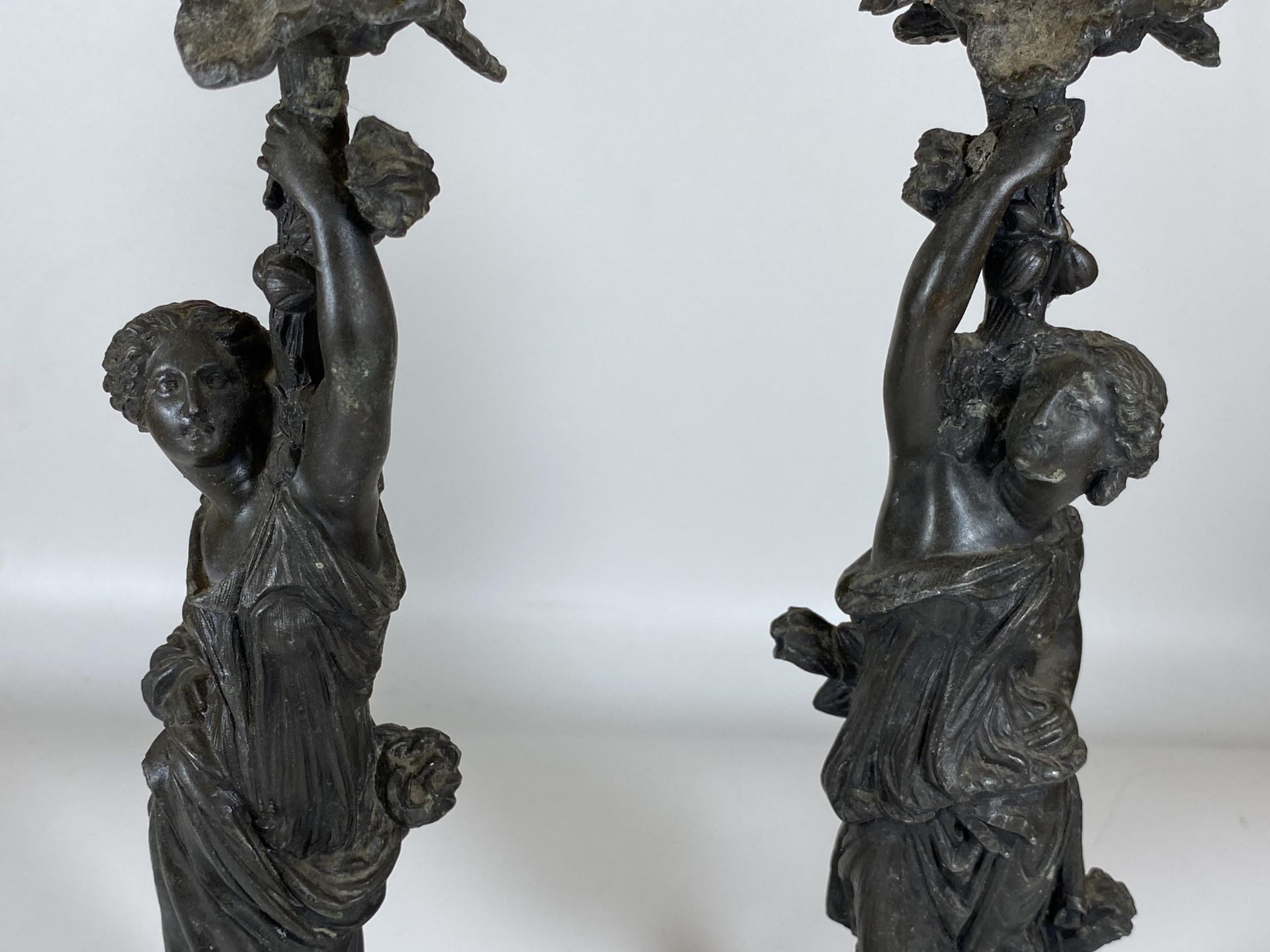 A PAIR OF EARLY 20TH CENTURY SPELTER FIGURAL CANDLESTICKS, HEIGHT 32CM - Image 2 of 5