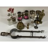 A MIXED LOT OF VINTAGE ITEMS TO INCLUDE PINK FLORAL OPERA GLASSES, DRAMBUIE WHISKY HIP FLASK,