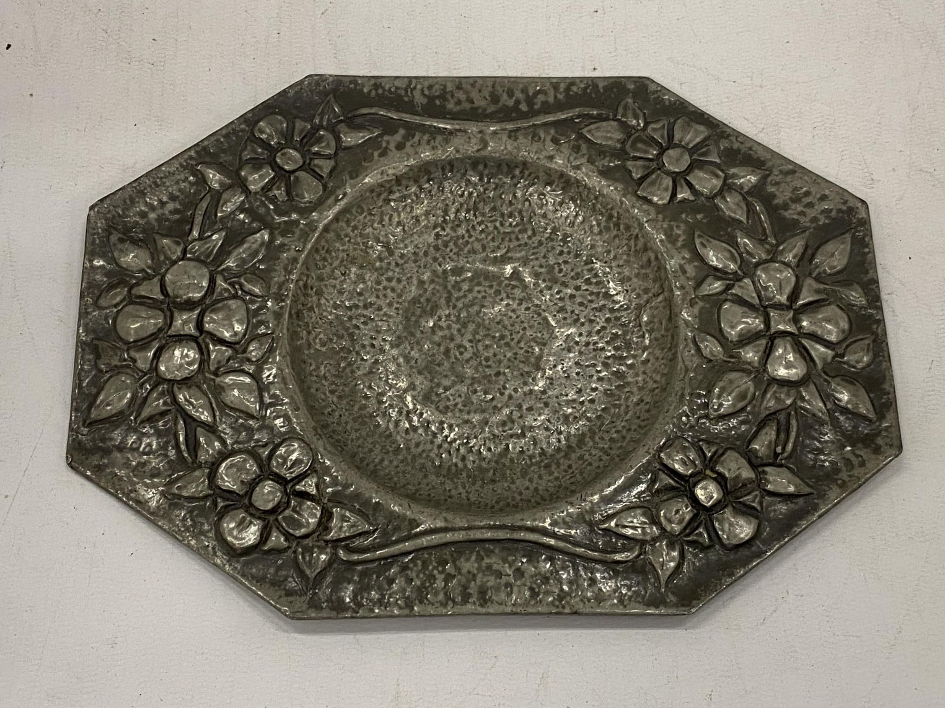 AN ARTS AND CRAFTS STYLE PEWTER DISH