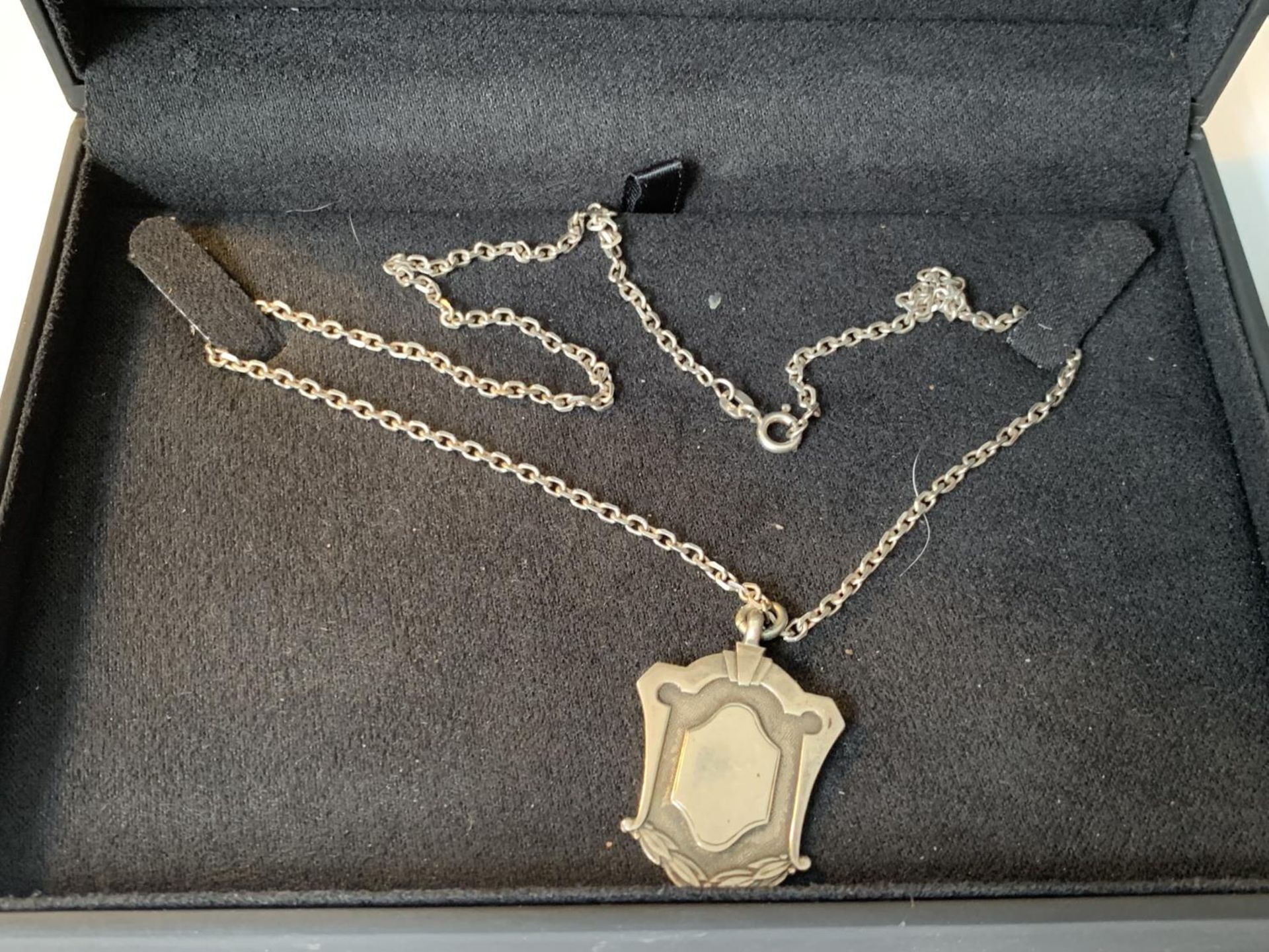 A SILVER NECKLACE WITH A HALLMARKED BIRMINGHAM SILVER FOB IN A PRESENTATION BOX