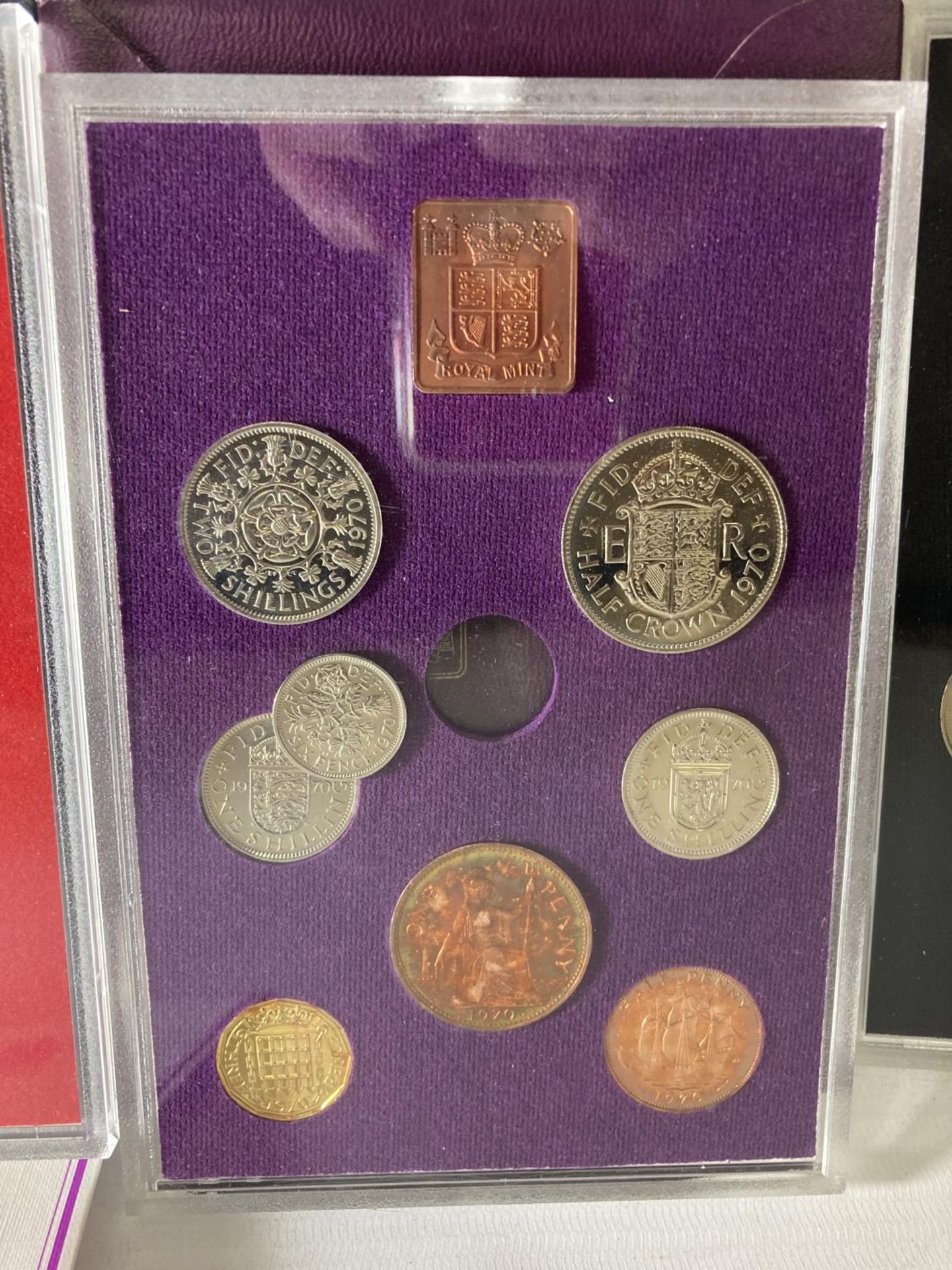 A SELECTION OF 12 UK COIN YEAR SETS , BEING : 1970-76 , 1978-82 , ALL PRISTINE CONDITION - Bild 2 aus 7