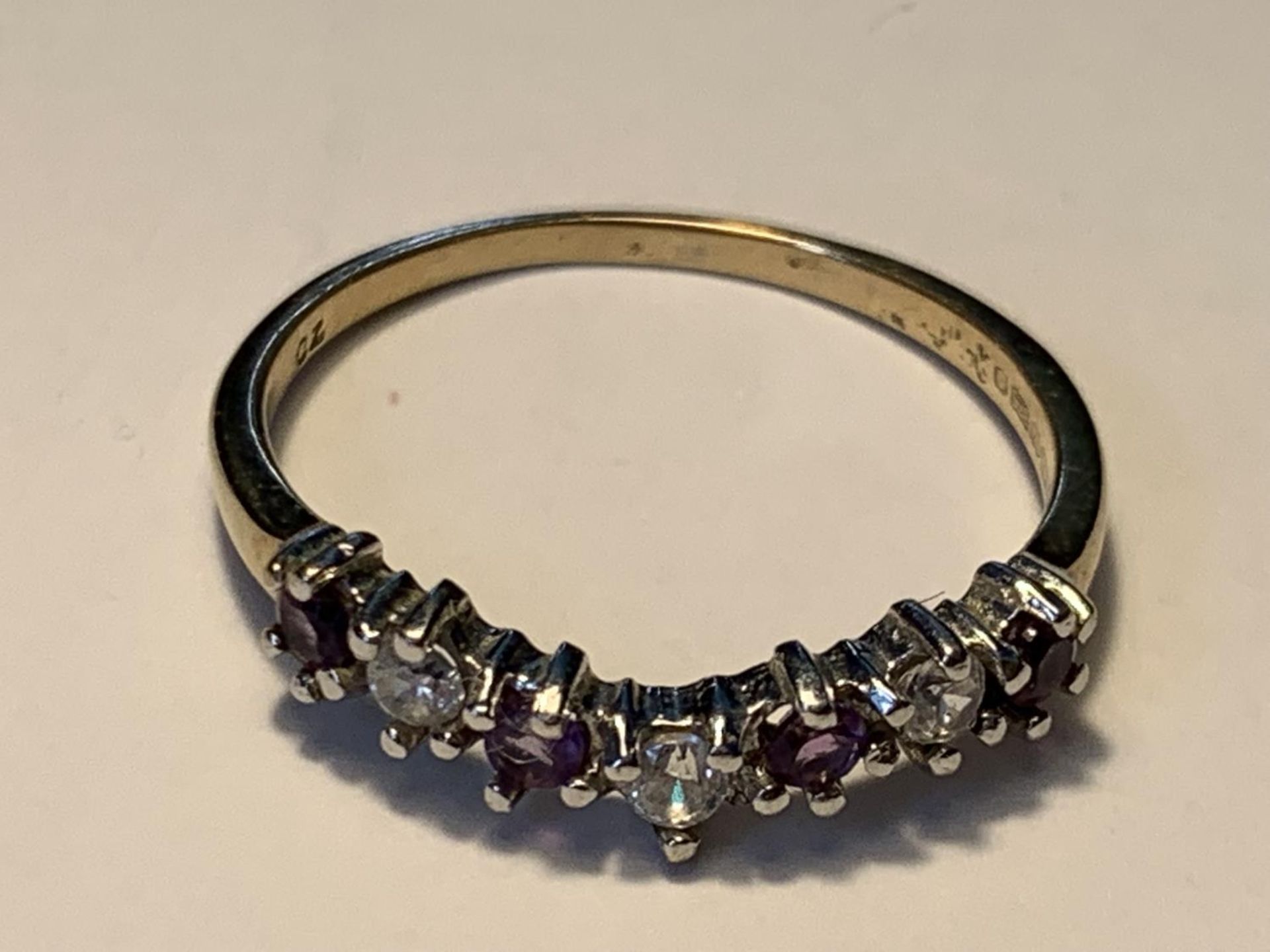 A 9 CARAT GOLD WISHBONE RING WITH FOUR AMETHYSTS AND THREE CUBIC ZIRCONIAS SIZE L - Image 2 of 3