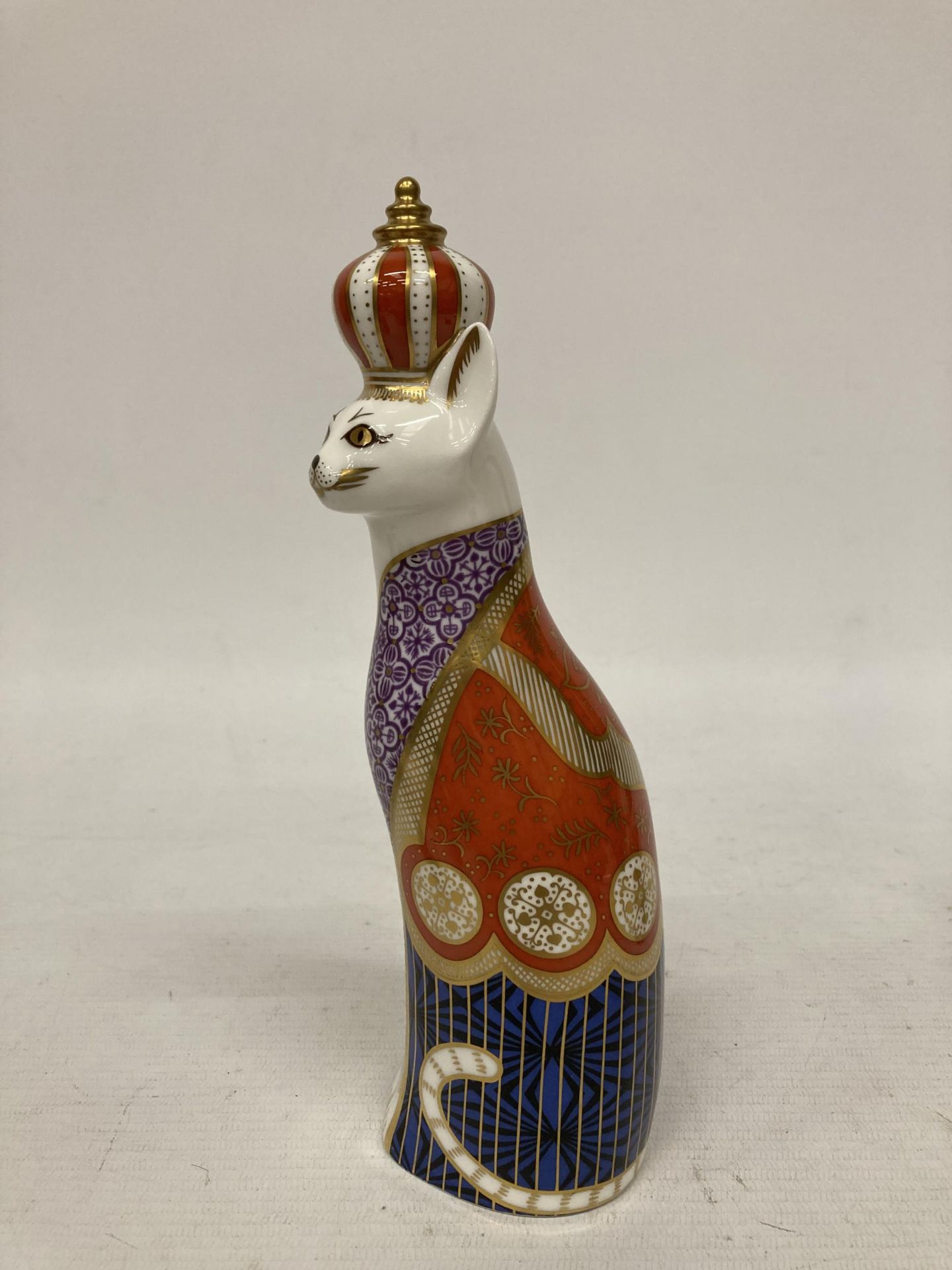A ROYAL CROWN DERBY CAT ABYSSINIAN (MISSING STOPPER)