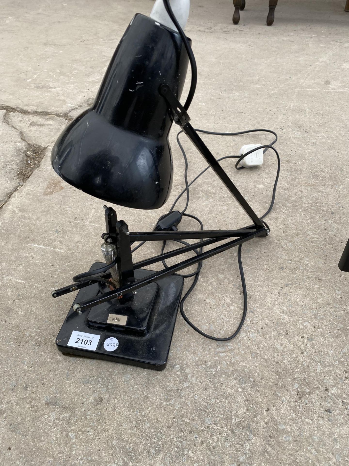 A RETRO BLACK ANGLE POISE LAMP