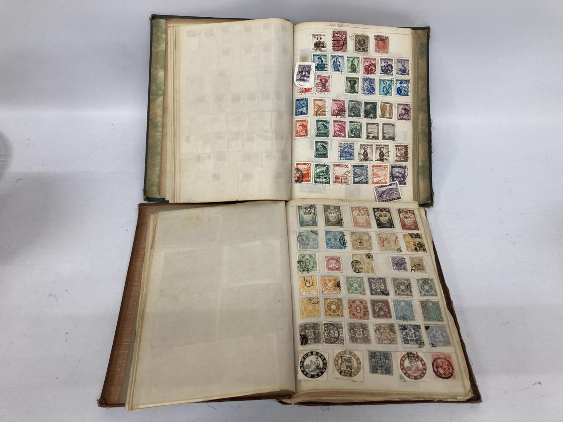 TWO OLD TIME ALBUMS CONTAINING A LARGE ORIGINAL COLLECTION OF WORLDWIDE EARLY STAMPS WITH MANY - Bild 4 aus 9