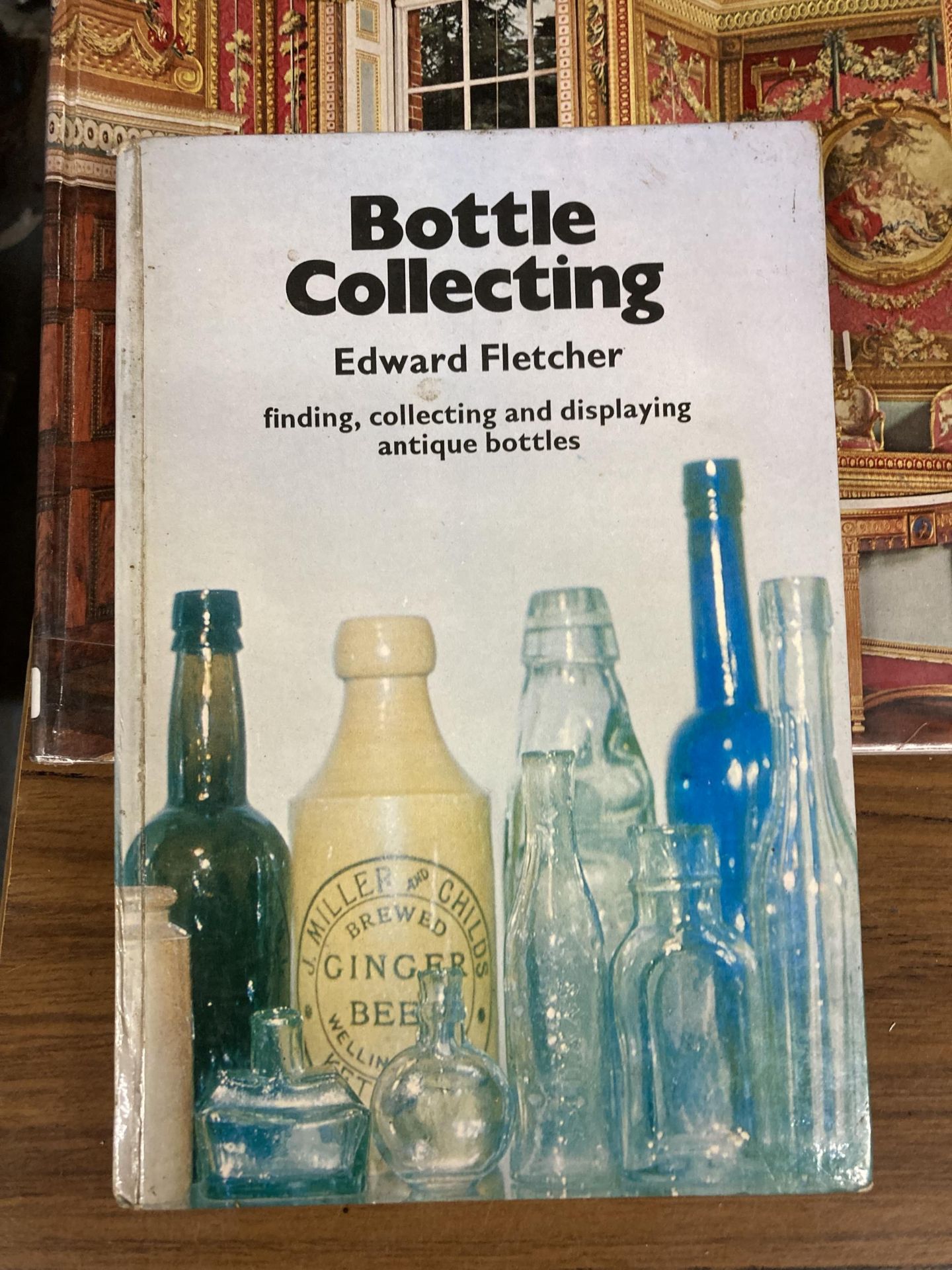 A GROUP OF GLASS AND BOTTLE COLLECTING REFERENCE BOOKS - Image 2 of 4