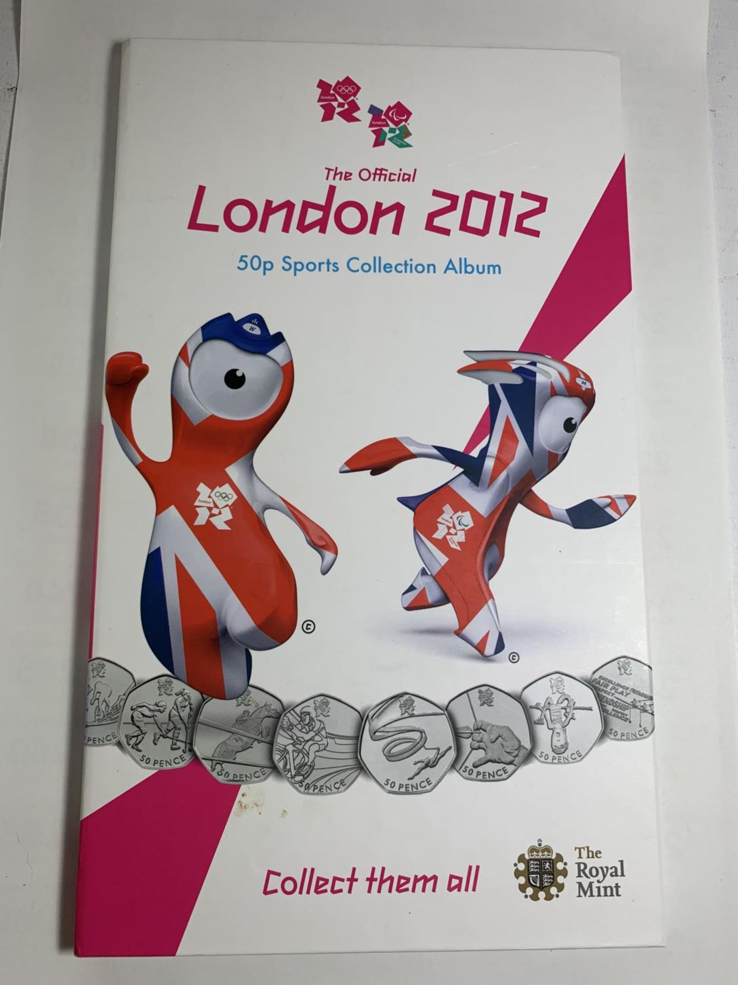THE OFFICIAL ROYAL MINT LONDON 2012 50P SPORTS COLLECTION ALBUM