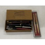 A QUANTITY OF VINTAGE PENS TO INCLUDE A PARKER PEN WITH A GALLON TO LITRE CONVERTER