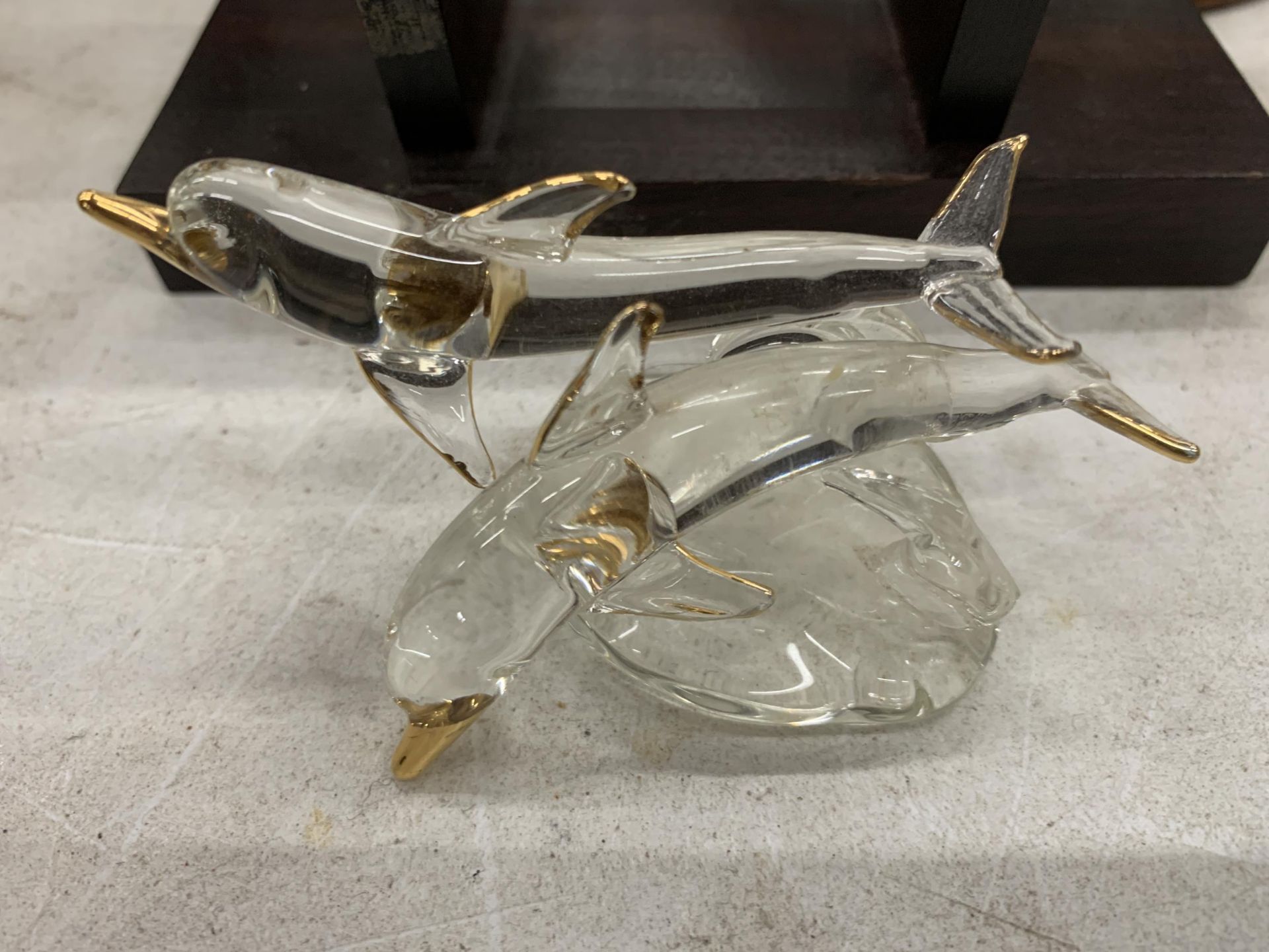 THREE GLASS SHIPS IN BOTTLES ON WOODEN BASES PLUS A GLASS DOLPHIN FIGURE - Image 2 of 5