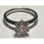 A PLATINUM (PT950) RING WITH A ONE CARAT SOLITAIRE DIAMOND SIZE M