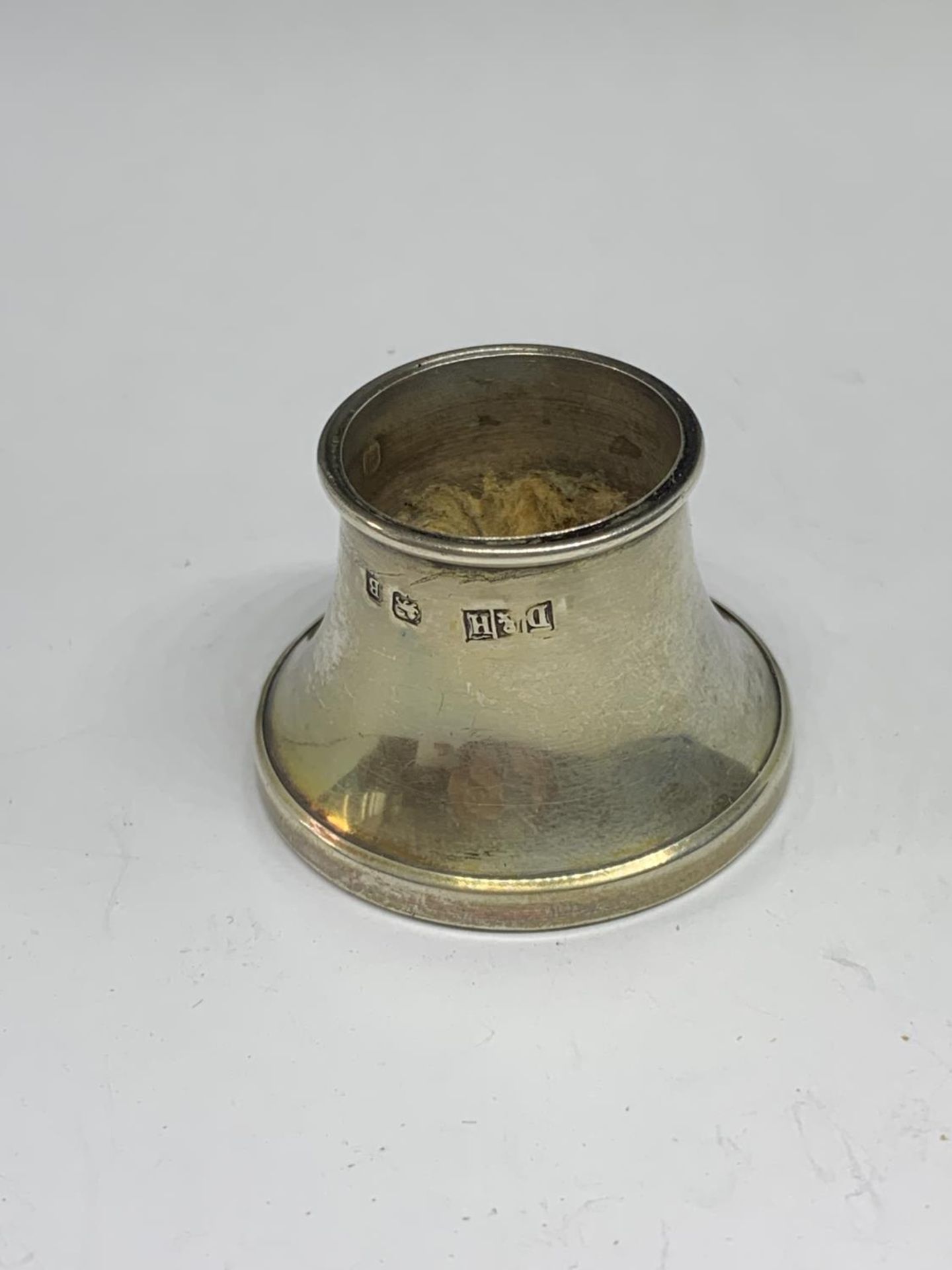 A MARKED SILVER POT/ CANDLE HOLDER