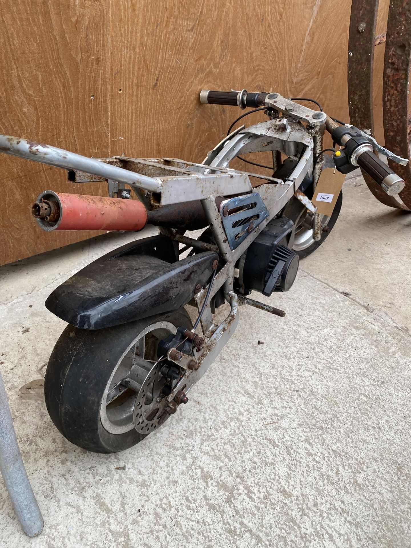 A CHILDS MINI MOTO BIKE FOR RESTORATION - Image 2 of 3