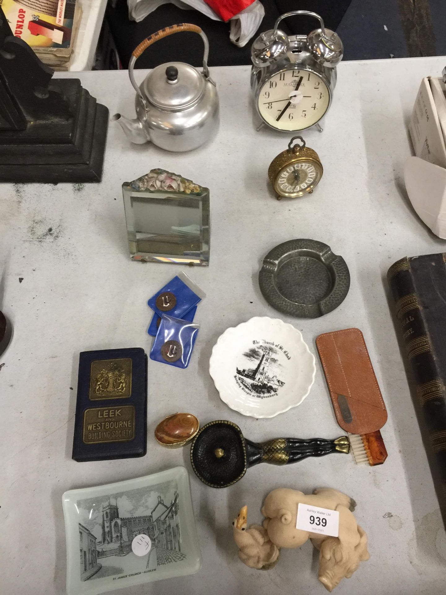 A MIXED LOT TO INCLUDE A SMALL BARBOLA MIRROR, TWO MANTLE CLOCKS, A VINTAGE BANK MONEY SAFE, PIGGIN'