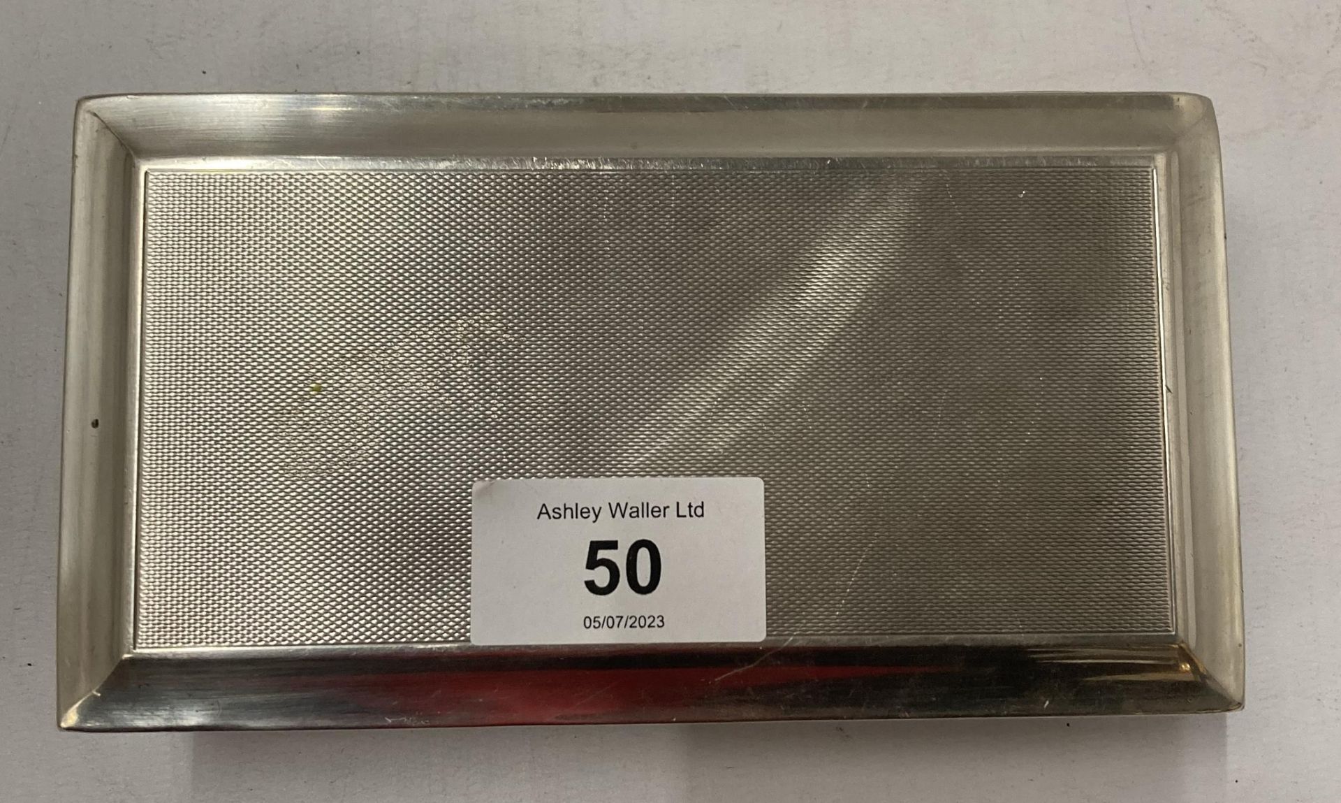 A BIRMINGHAM HALLMARKED SILVER CIGARETTE BOX