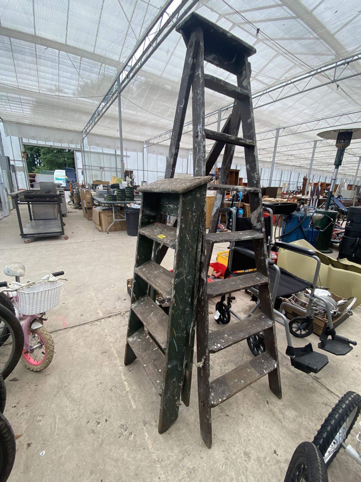 A VINTAGE 7 RUNG WOODEN STEP LADDER AND A FURTHER 4 RUNG WOODEN STEP LADDER