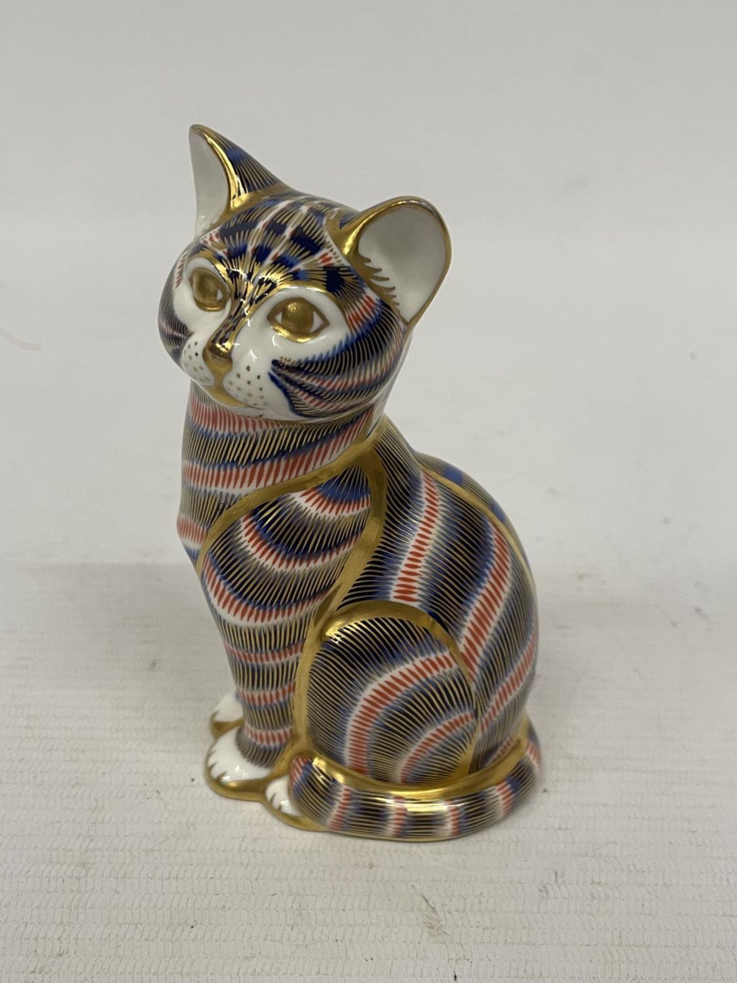 A ROYAL CROWN DERBY IMARI CAT, NO STOPPER