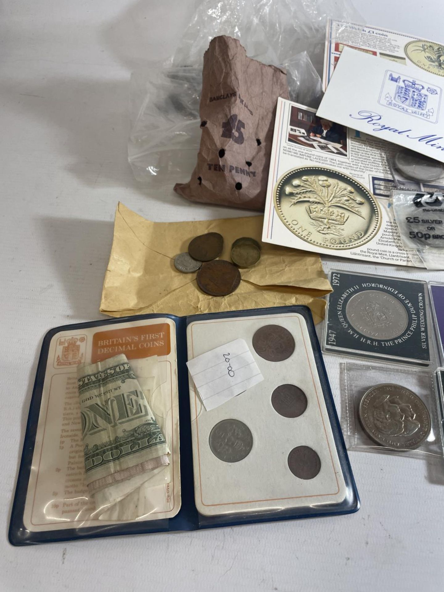 TIN OF MIXED UK COINS , TO INCLUDE 1984 & 1985 YEAR SETS , PLUS A SELECTION OF MODERN CROWNS - Image 2 of 6