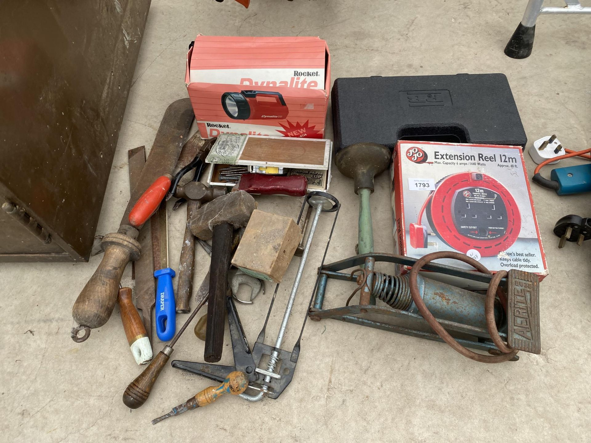AN ASSORTMENT OF TOOLS TO INCLUDE A FOOT PUMP, EXTENSION REEL AND SAWS ETC