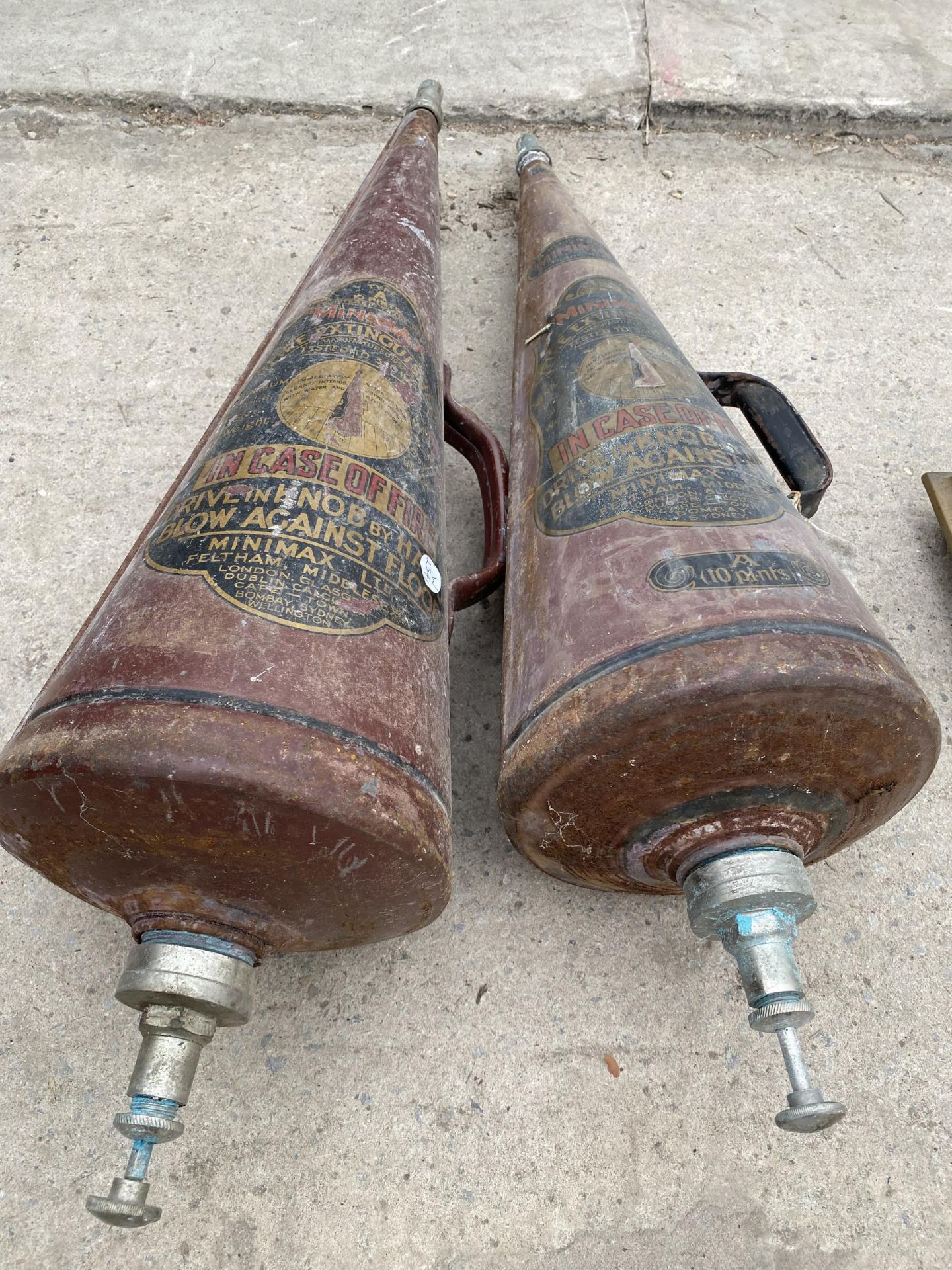 TWO VINTAGE MINIMAX FIRE EXTINGUISHERS - Image 3 of 5