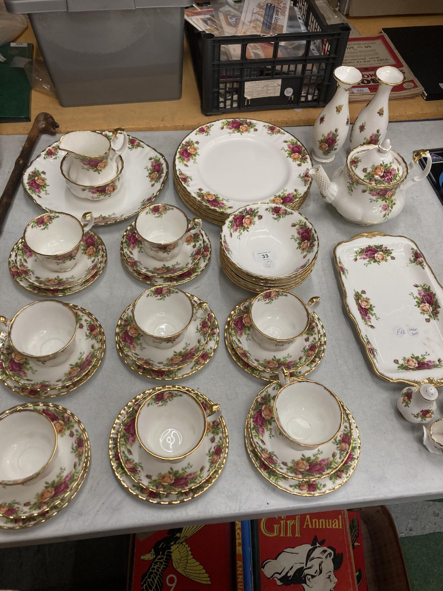 A FORTY FIVE PIECE ROYAL ALBERT OLD COUNTRY ROSES PATTERN TEA SET