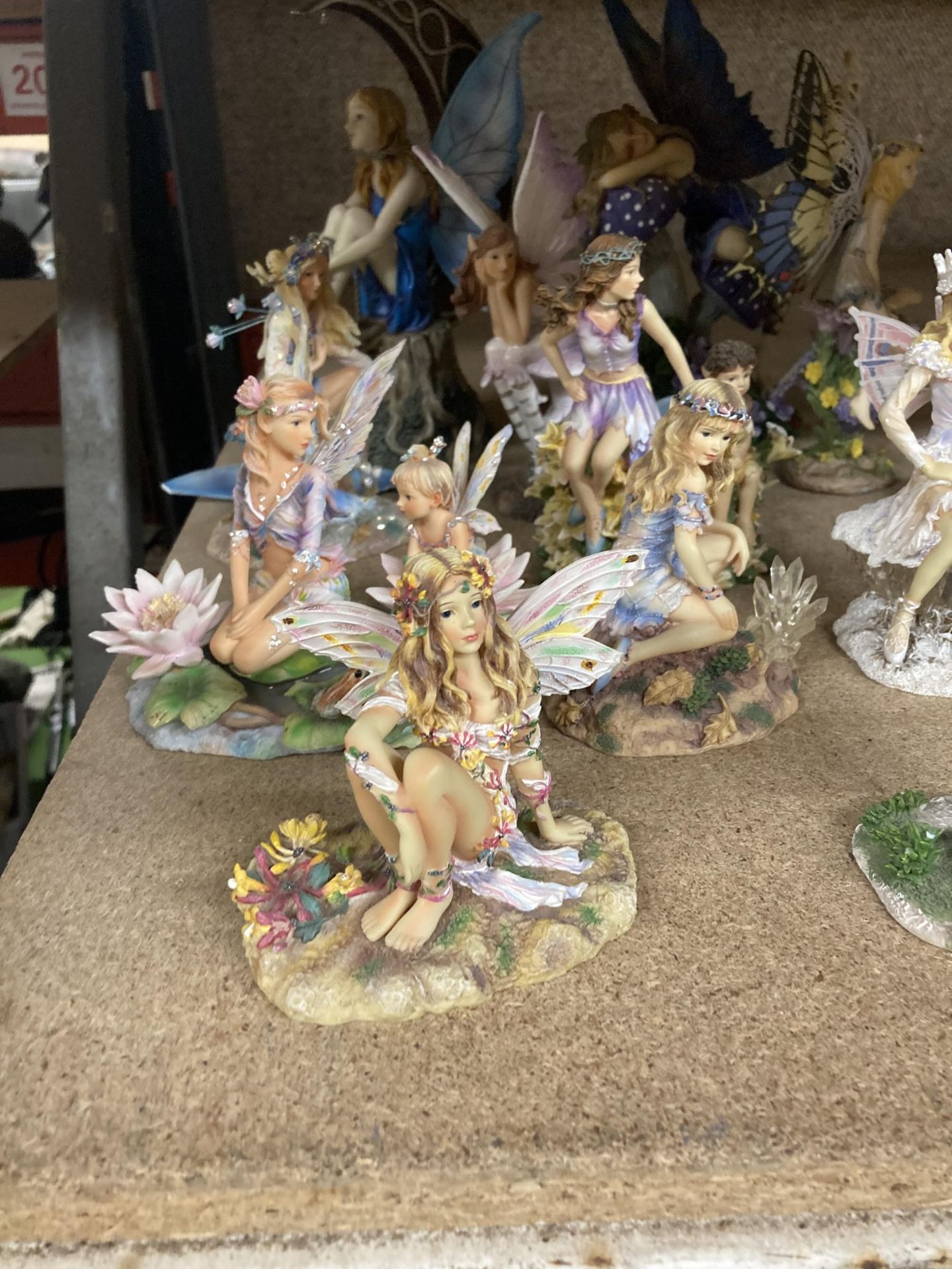 A COLLECTION OF FAIRY FIGURES - Image 3 of 5