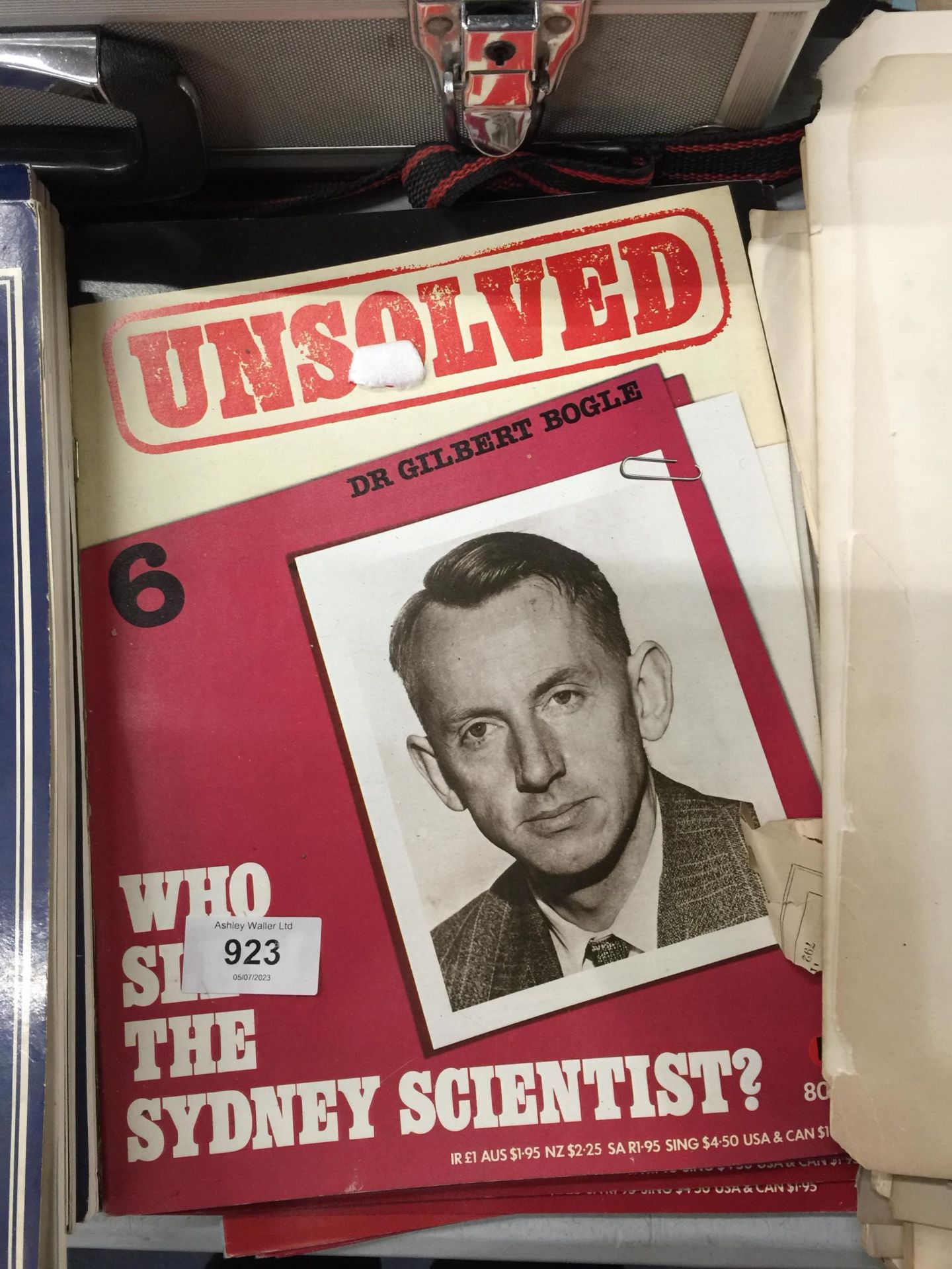 A QUANTITY OF 'THE UNEXPLAINED' AND 'UNSOLVED' MAGAZINES - Bild 3 aus 3