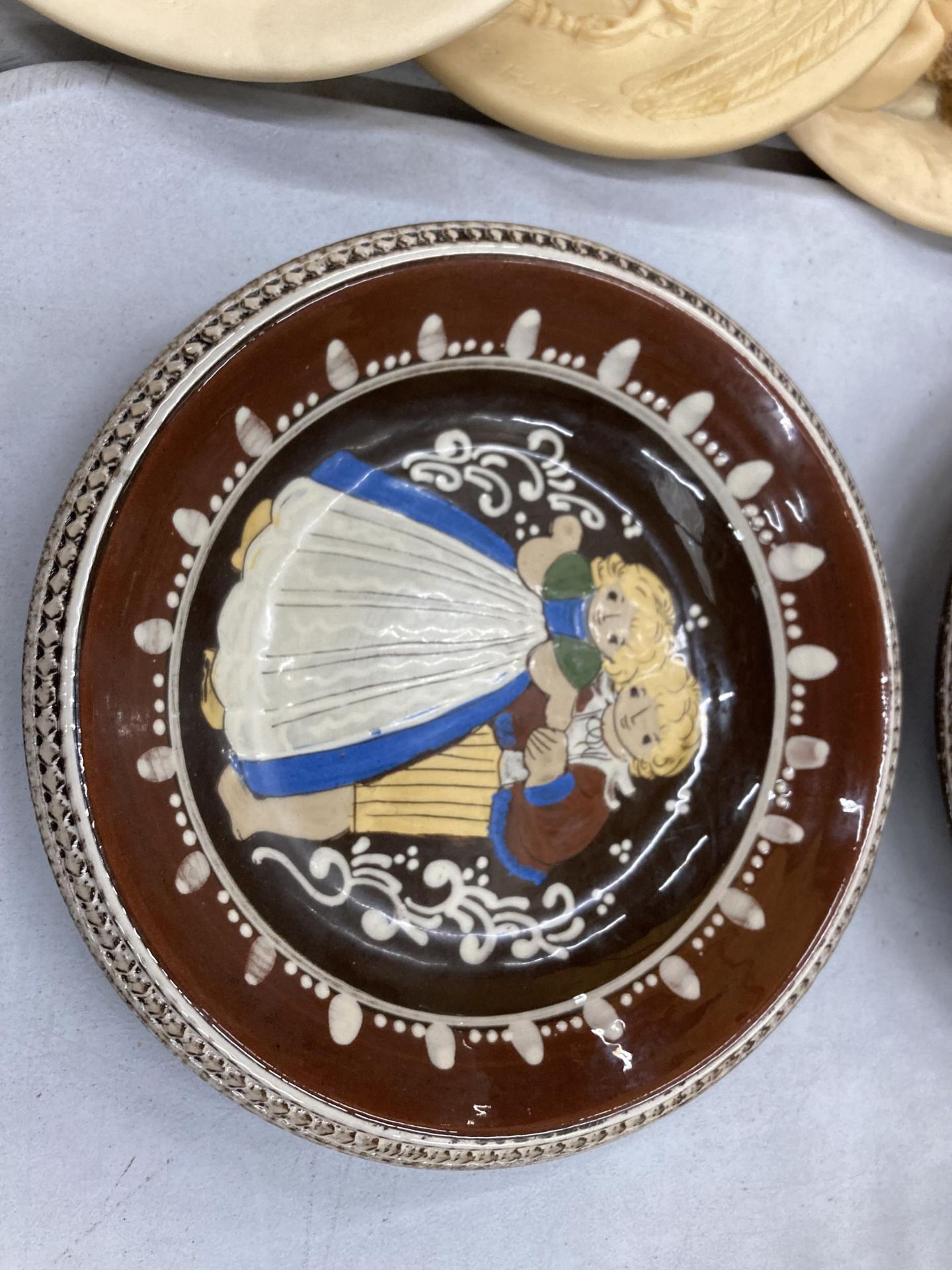 TWO PIECES OF SWISS KOHLER FOLK ART TO INCLUDE A LARGE AND SMALLER BOWL PLUS A LARGE STUDIO - Image 5 of 6