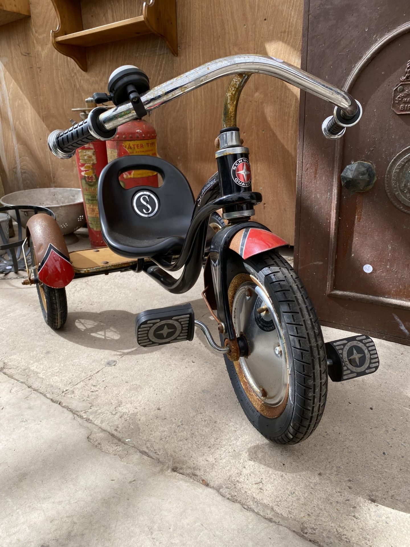 A RETRO SCHWINN CHILDS PEDAL TRICYCLE - Image 4 of 7