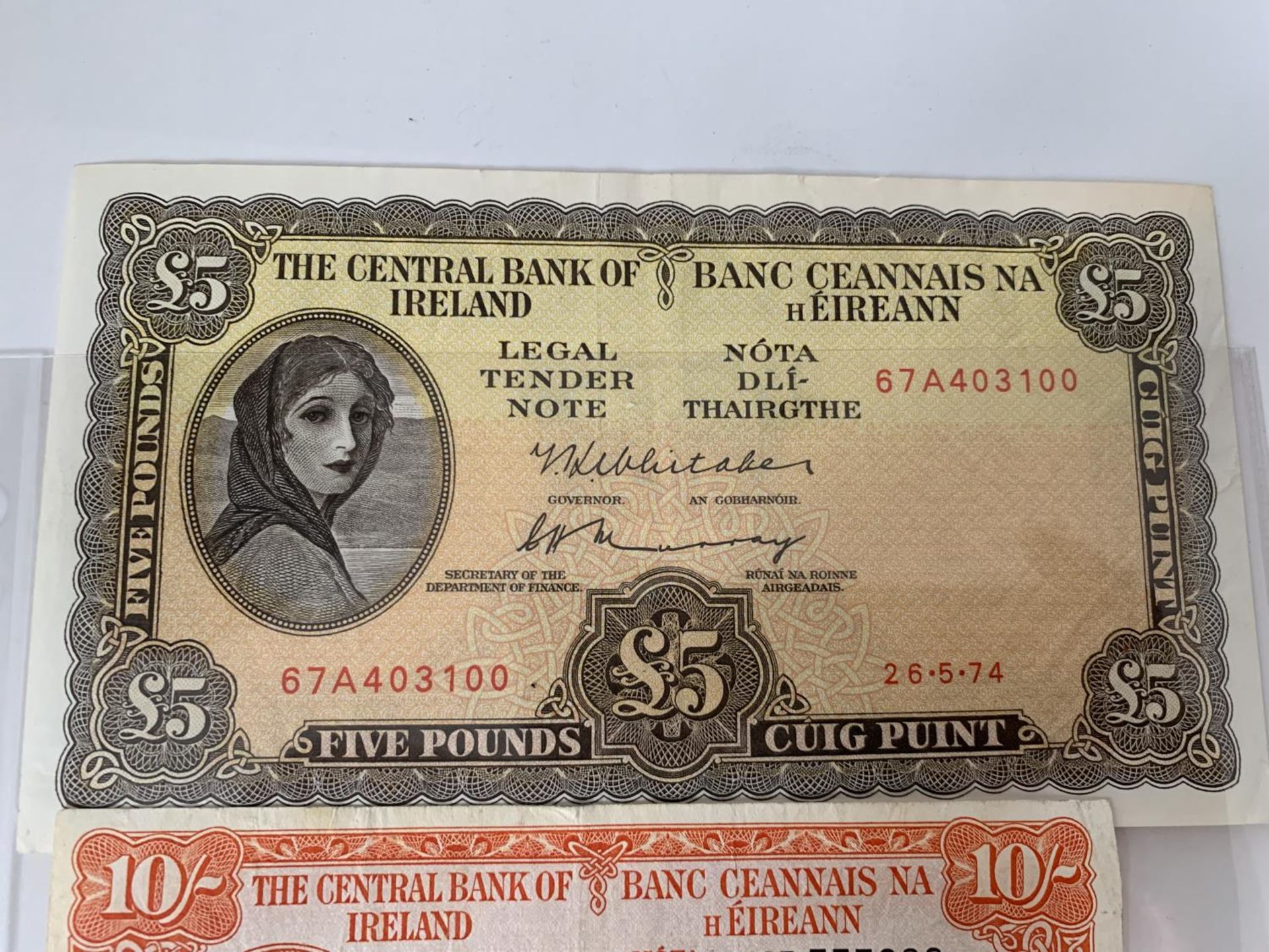 THREE OF THE CENTRAL BANK OF IRELAND BANK NOTES TO INCLUDE TWO TEN SHILLINGS AND A FIVE POUND - Image 4 of 6
