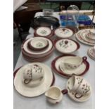 A QUANTITY OF WEDGWOOD 'MAYFIELD' DINNER WARE TO INCLUDE VARIOUS SIZES OF PLATES, SERVING TUREENS,