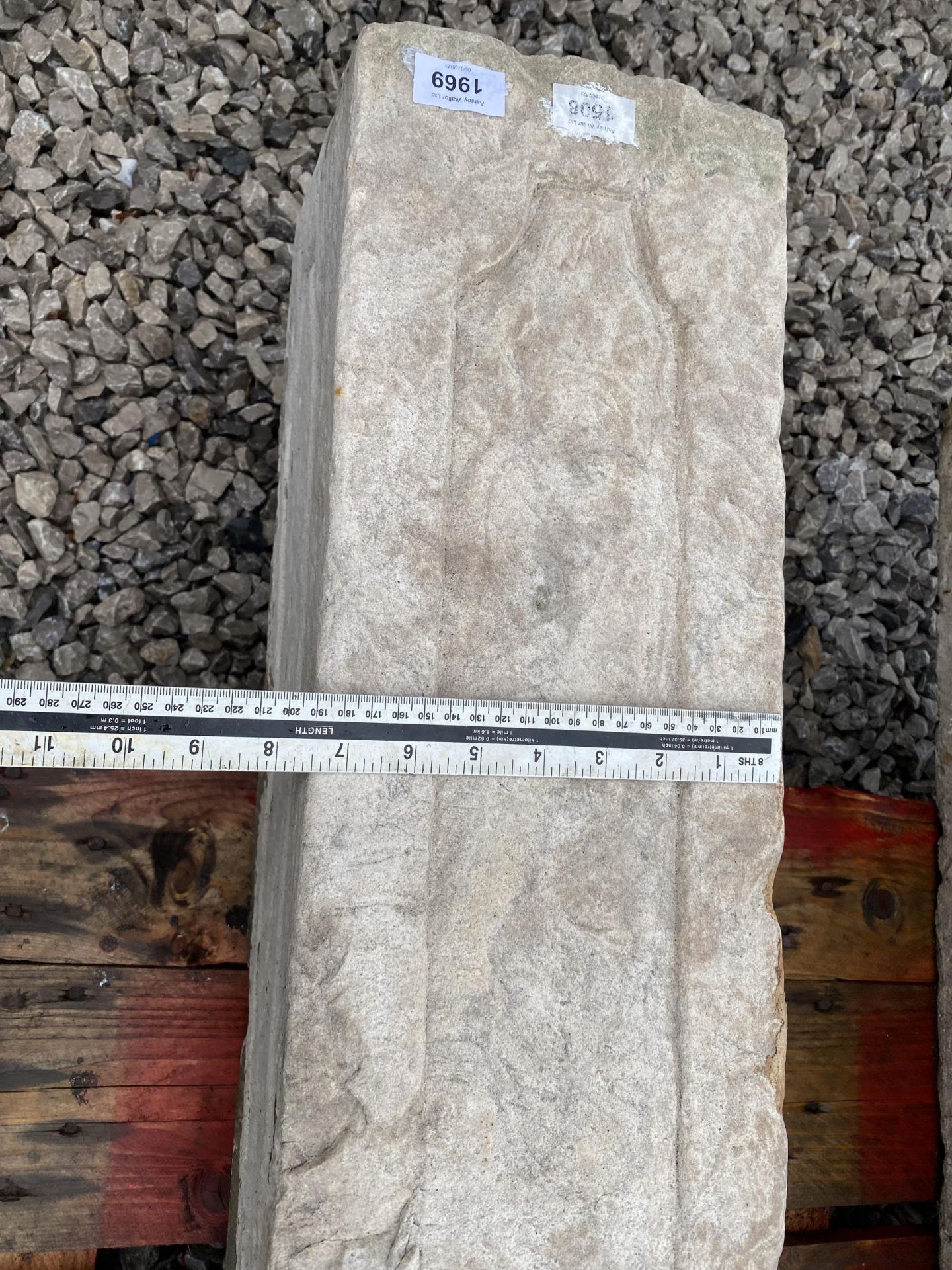 AN INDIAN STONE COLUMN PILLAR (L:175CM) - Image 4 of 5