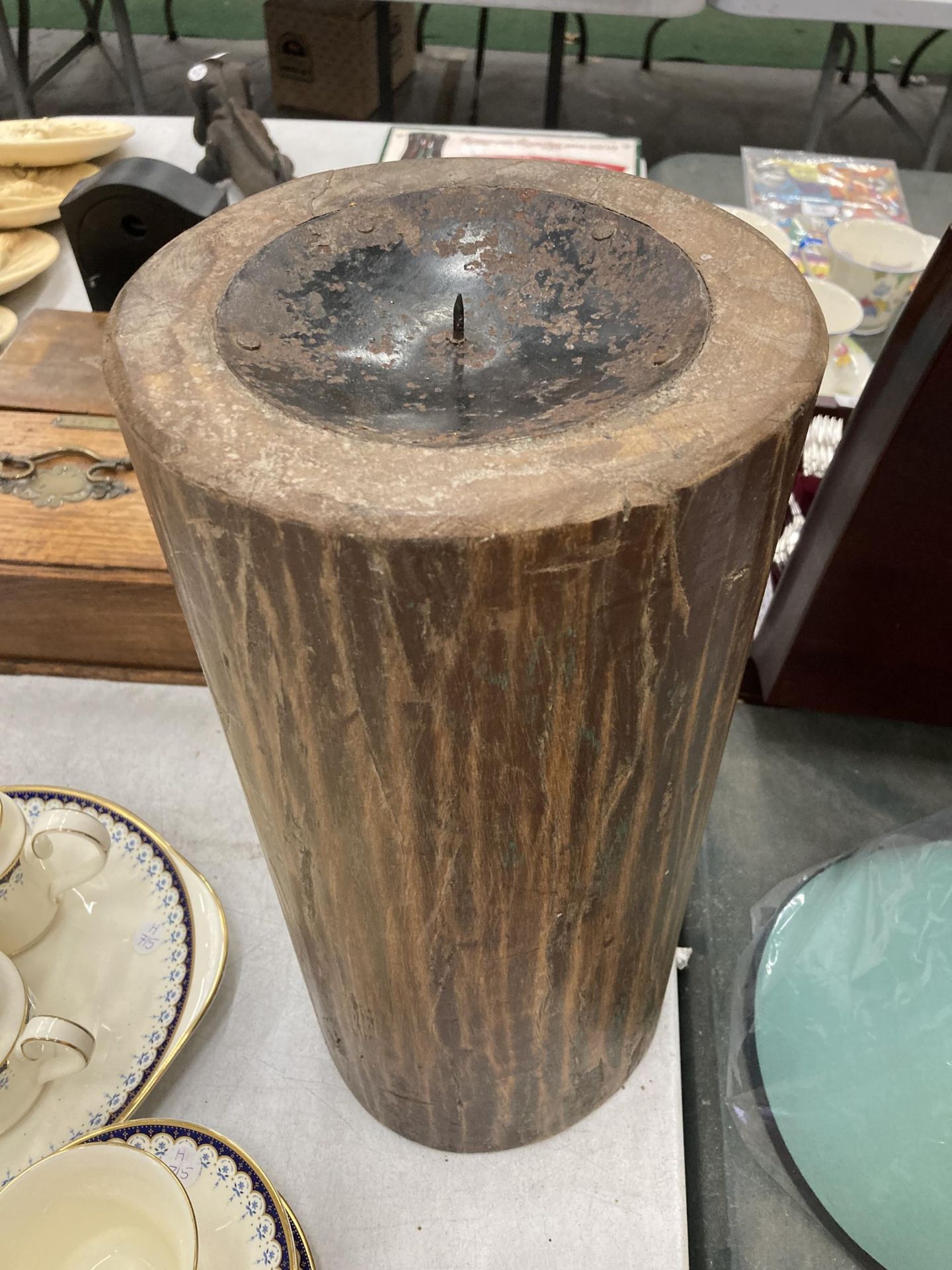 A VINTAGE HARDWOOD CANDLE HOLDER - Image 2 of 2