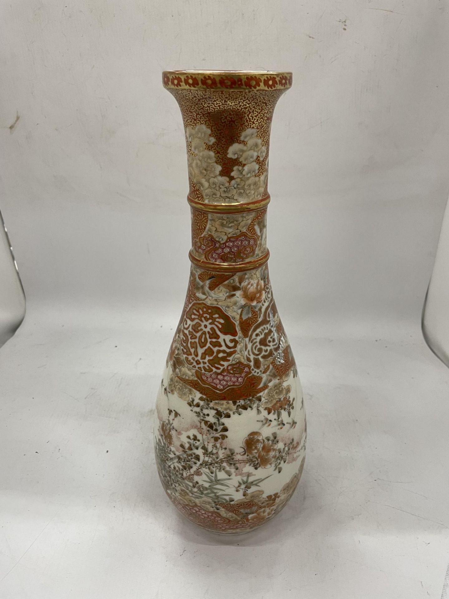 A JAPANESE MEIJI PERIOD (1868-1912) KUTANI BIRD AND FLORAL DESIGN TALL VASE, SIX CHARACTER MARK TO