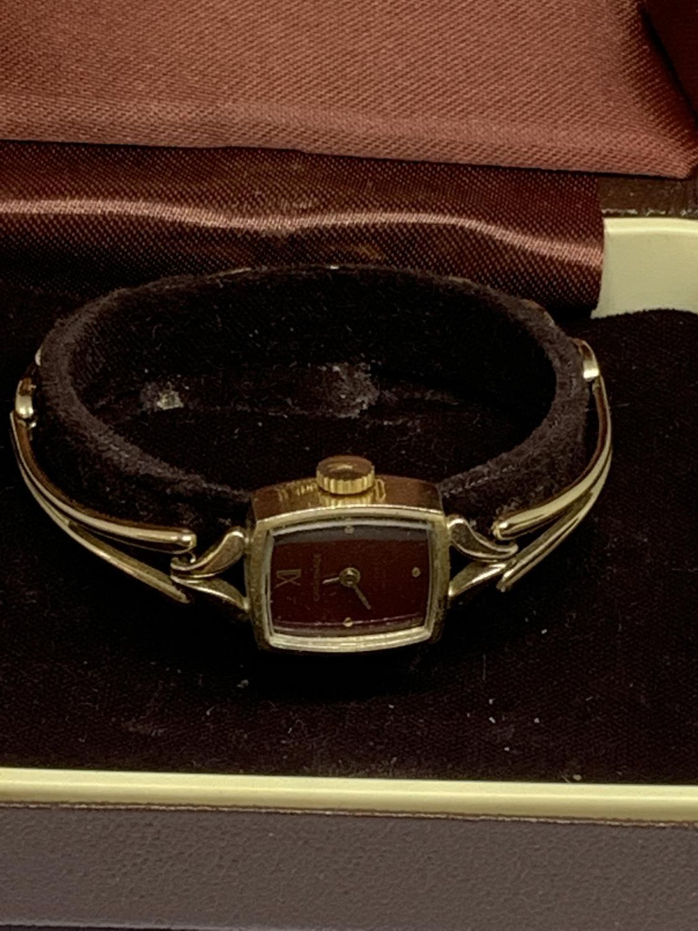 A LADIES CARRONADE WRISTWATCH IN A PRESENTATION BOX SEEN WORKING BUT NO WARRANTY - Image 4 of 4