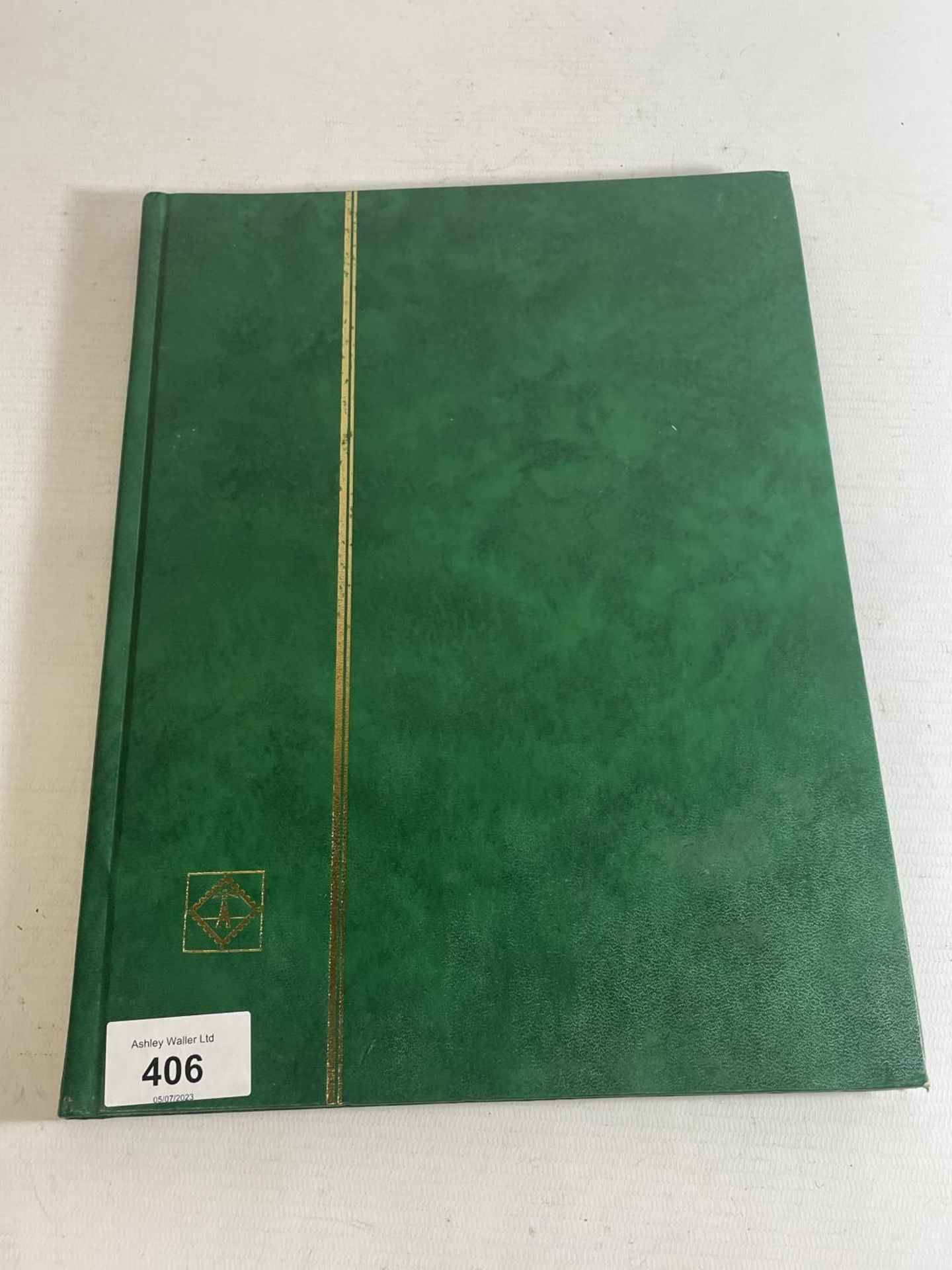 GREEN STOCKBOOK HOUSING A FINE MINT COLLECTION OF BRITISH COMMONWEALTH , GV1 & QE11 ISSUES .