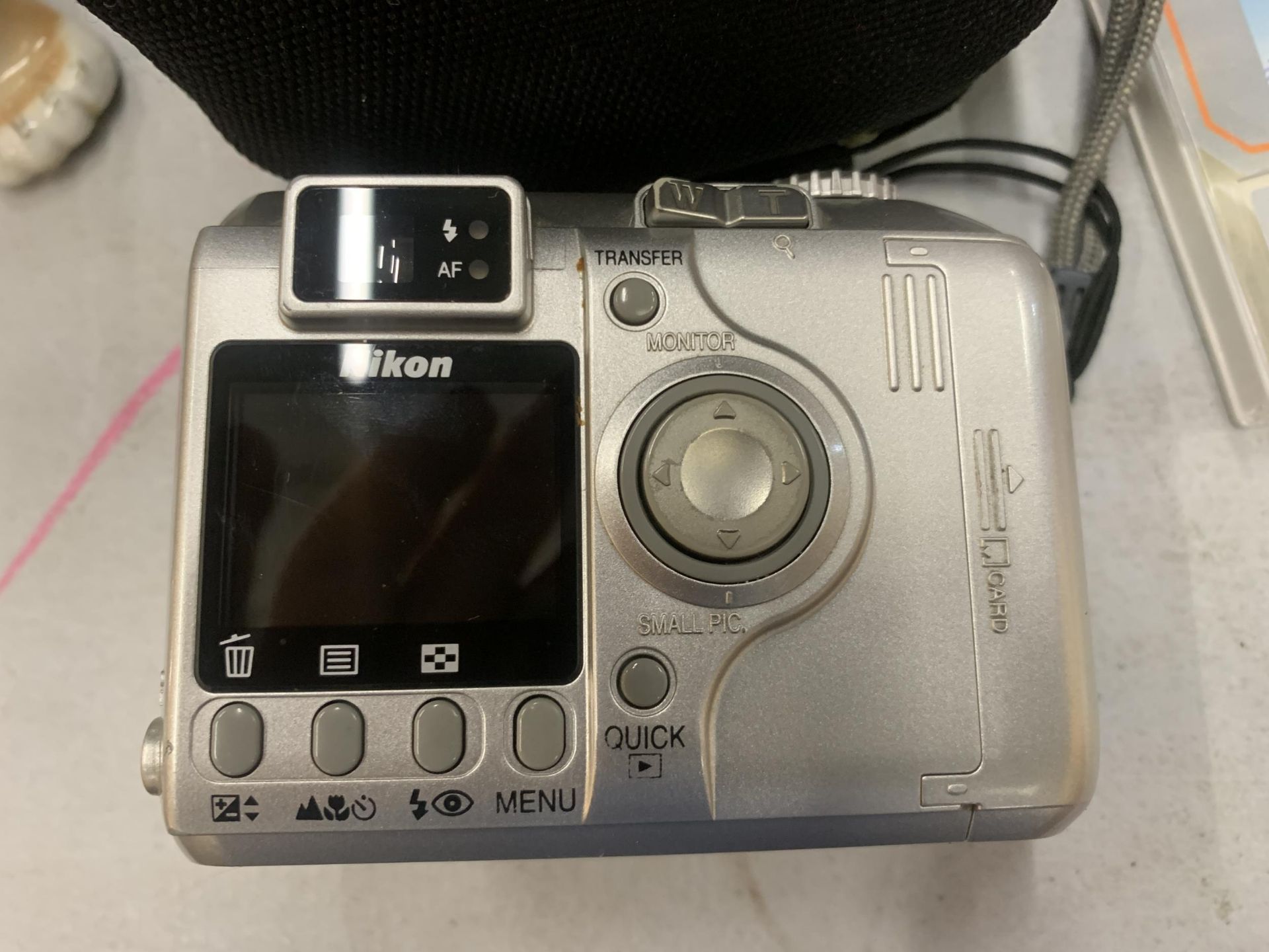 A NIKON COOLPIX 4300 CAMERA WITH CASE AND ACCESSORIES - Image 4 of 4