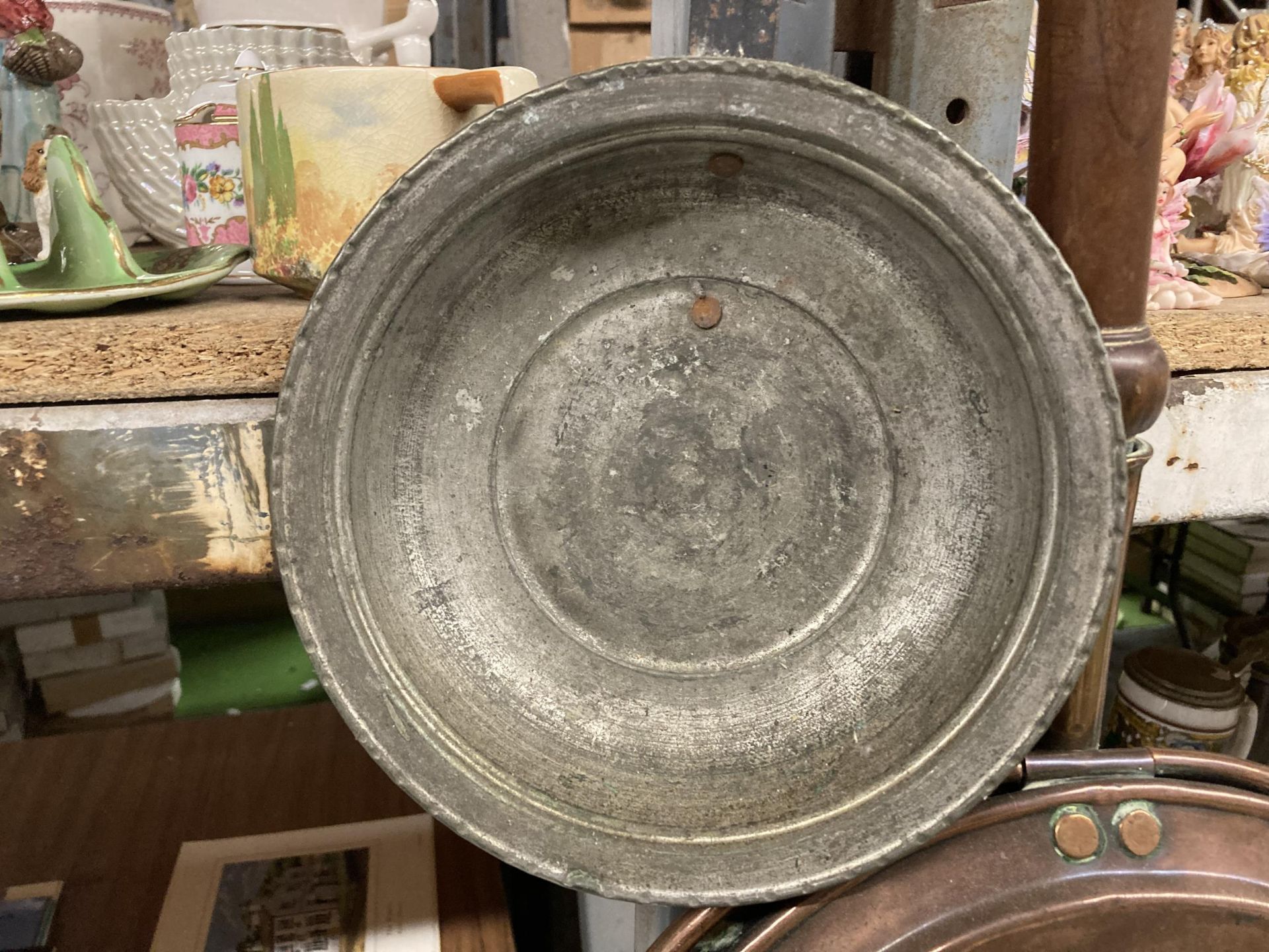 A VINTAGE COPPER WARMING PAN AND FURTHER PAN - Image 2 of 3