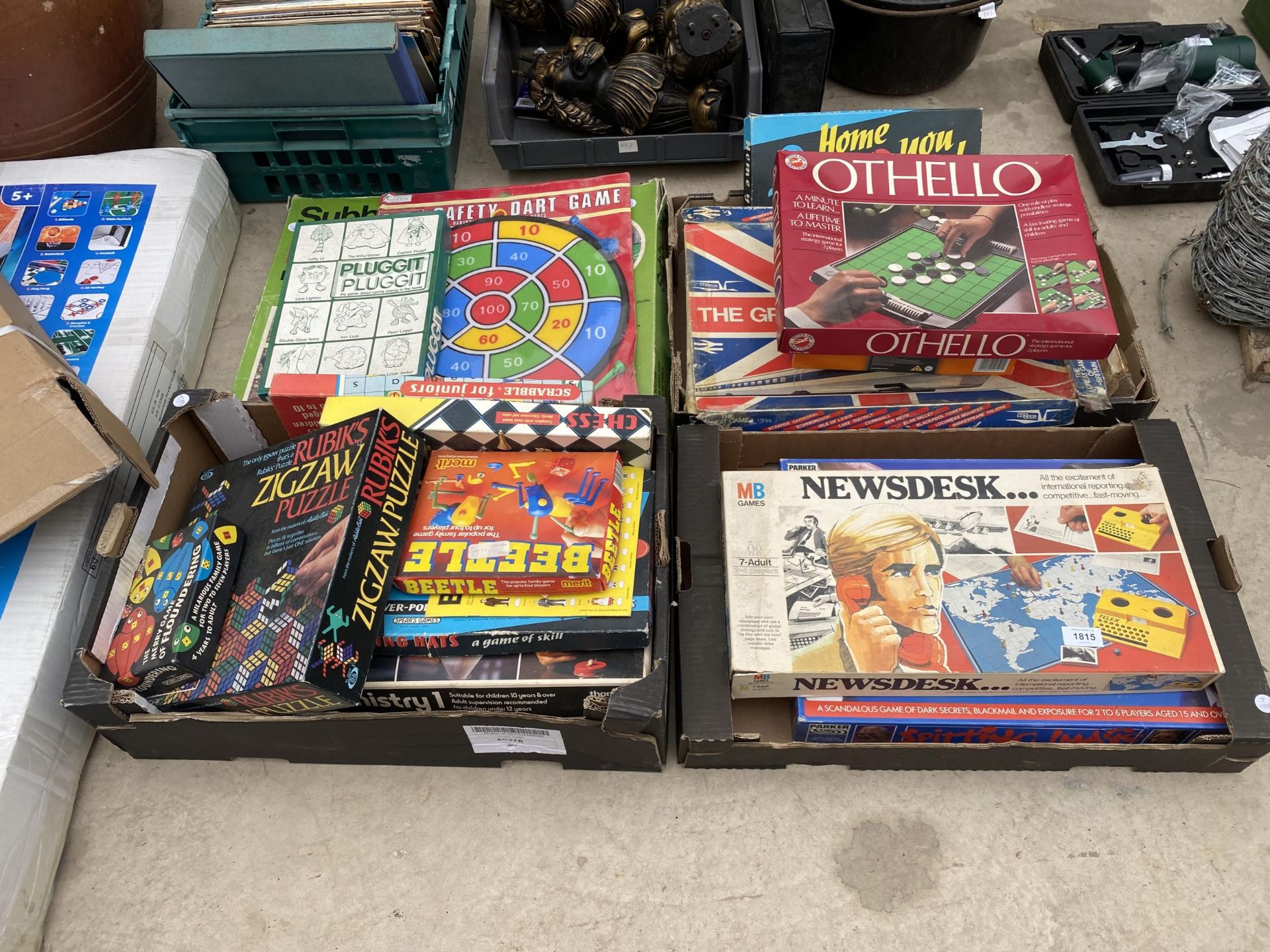 AN ASSORTMENT OF VINTAGE AND RETRO BOARD GAMES