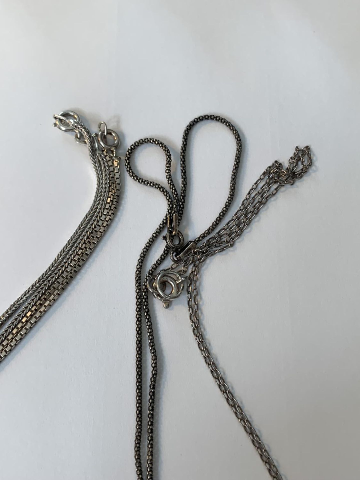 FOUR SILVER NECKLACES WITH PENDANTS - Image 4 of 4
