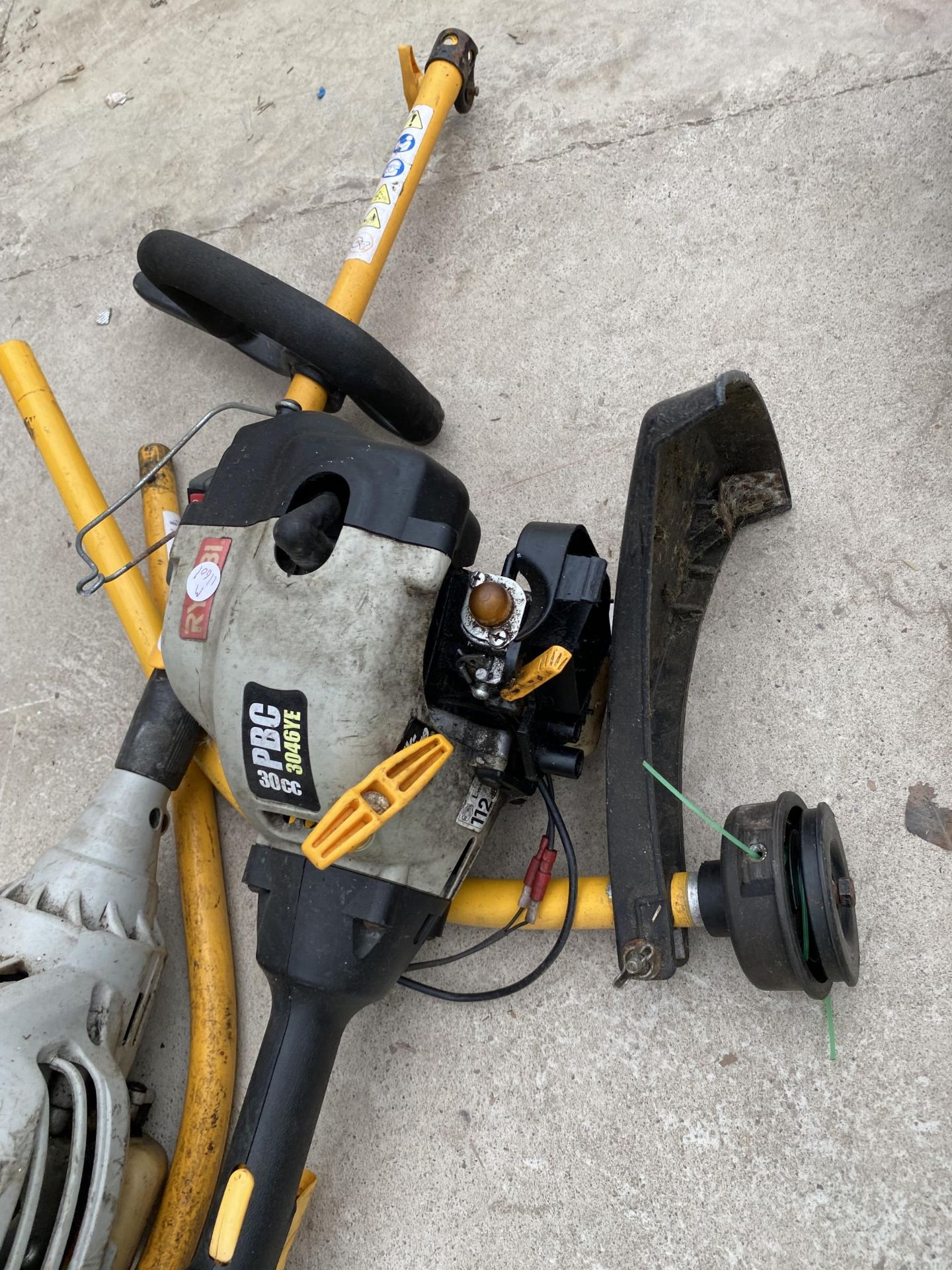 AN ASSORTMENT OF PETROL GRASS STRIMMERS TO INCLUDE RYOBI AND EFCO ETC - Image 2 of 3