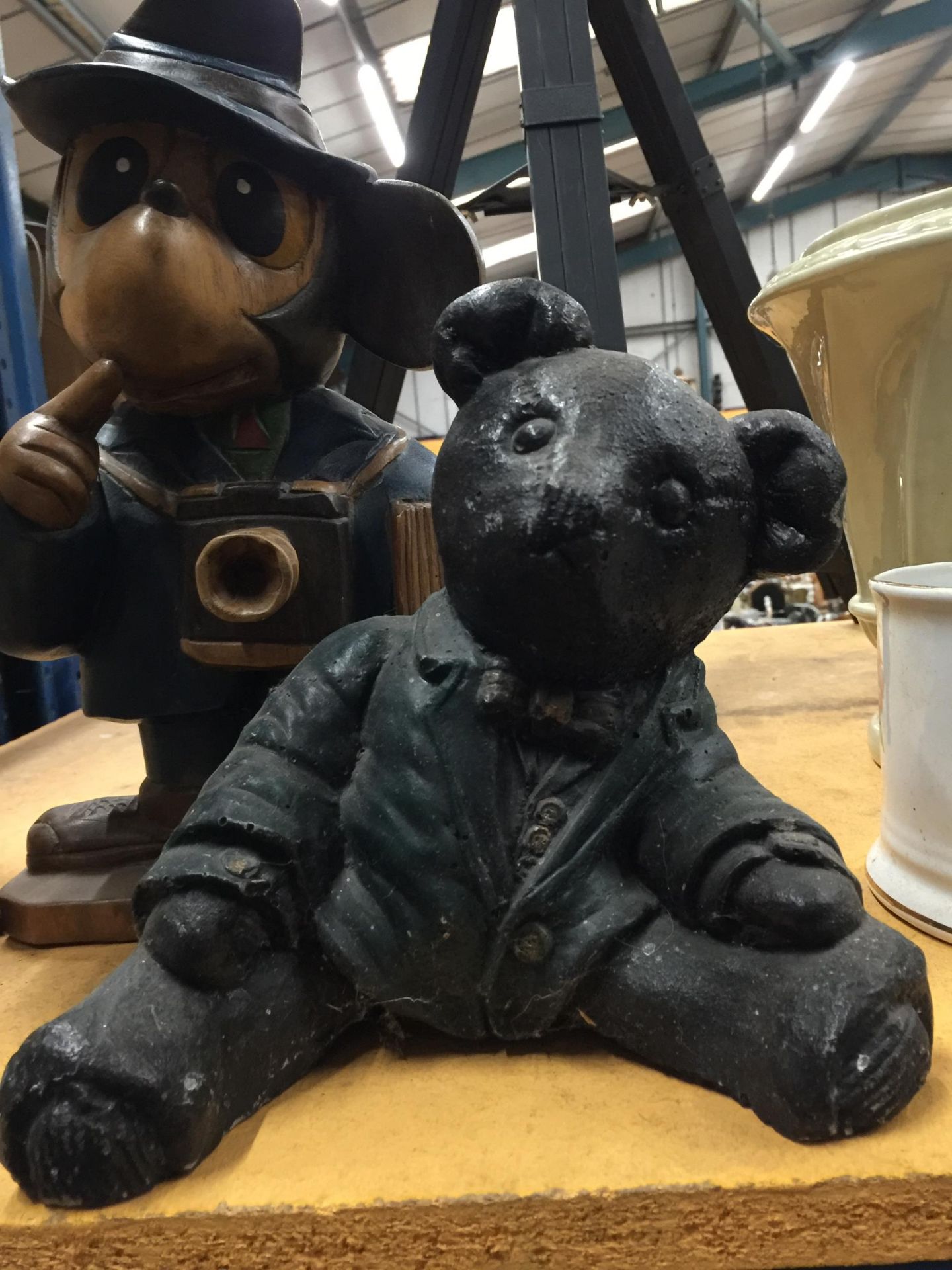 A LARGE RESIN SPANIEL, A WOODEN MICKEY MOUSE STYLE FIGURE AND A RESIN TEDDY - Image 3 of 3